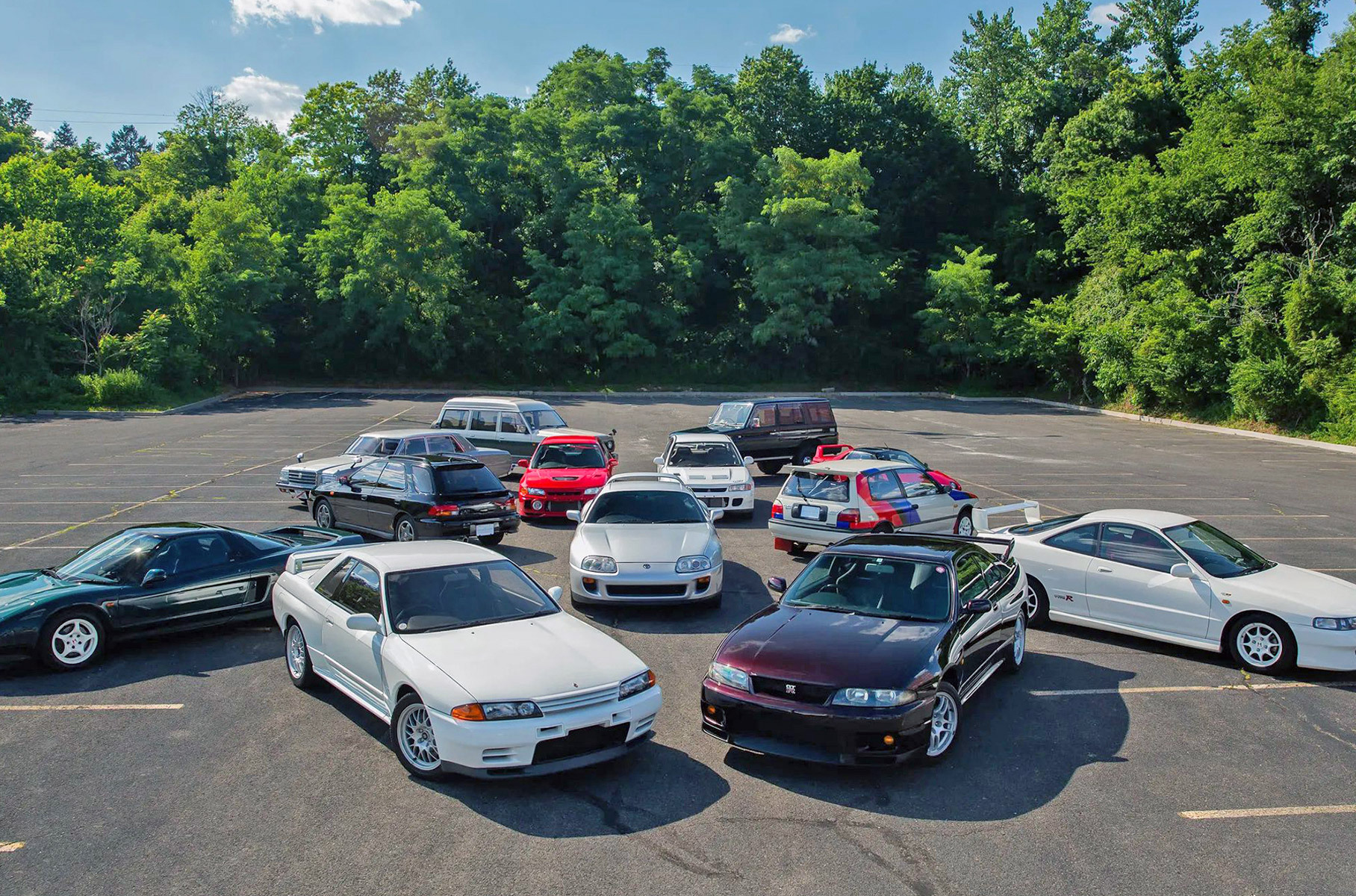 На продажу [выставили](https://motor.ru/news/jdm-collection-auction-26-09-2022.htm) 11 японских спорткаров из 1990-х: все машины предназначены для внутреннего рынка.