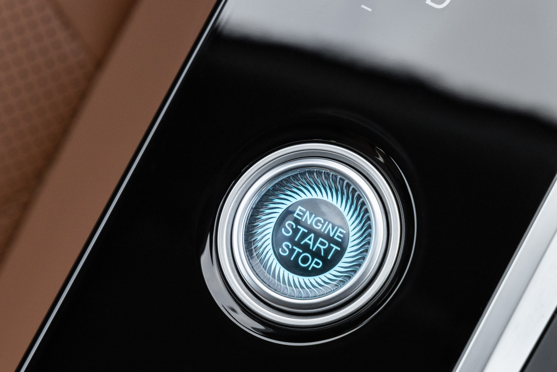Кнопка красивая, но неужели обязательно копировать Mercedes?