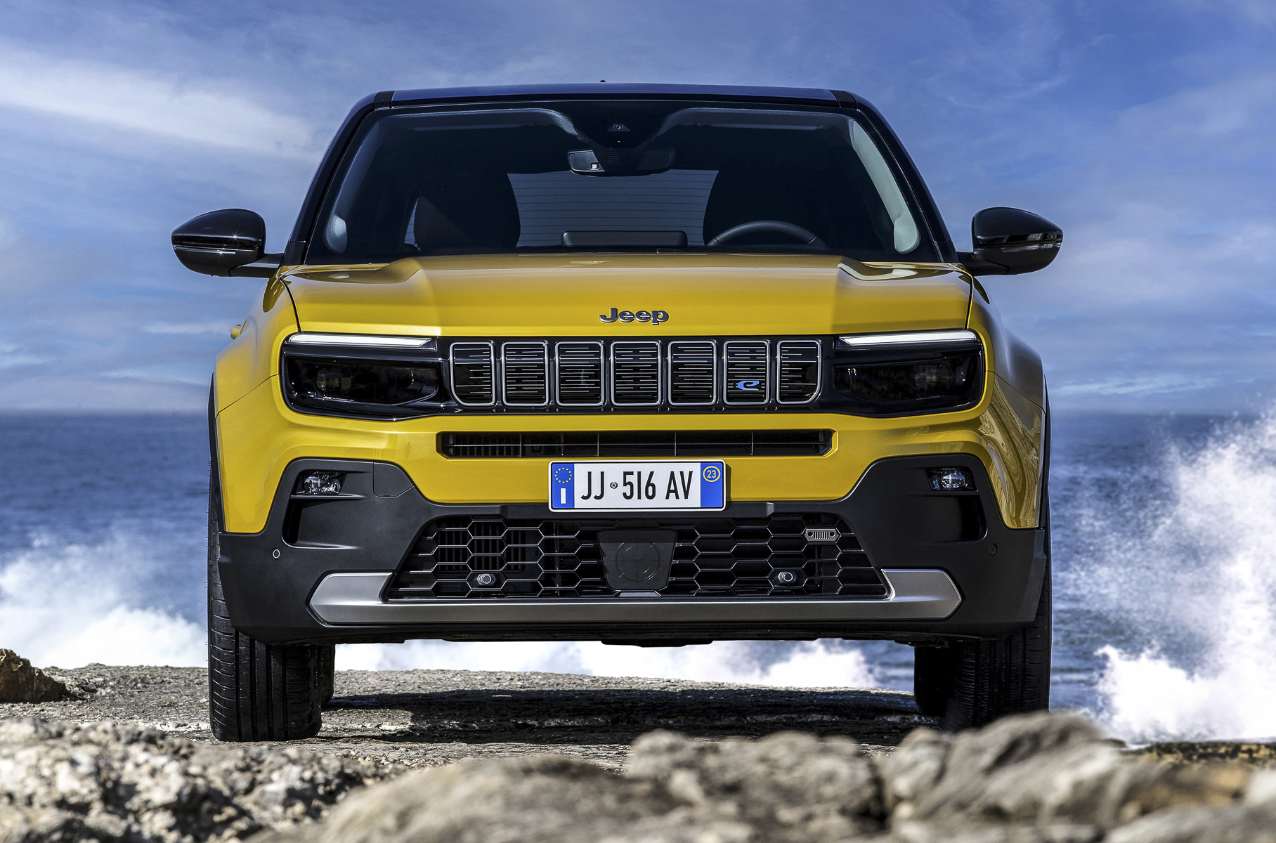 Jeep представил первый в своей истории электрический кроссовер — Motor