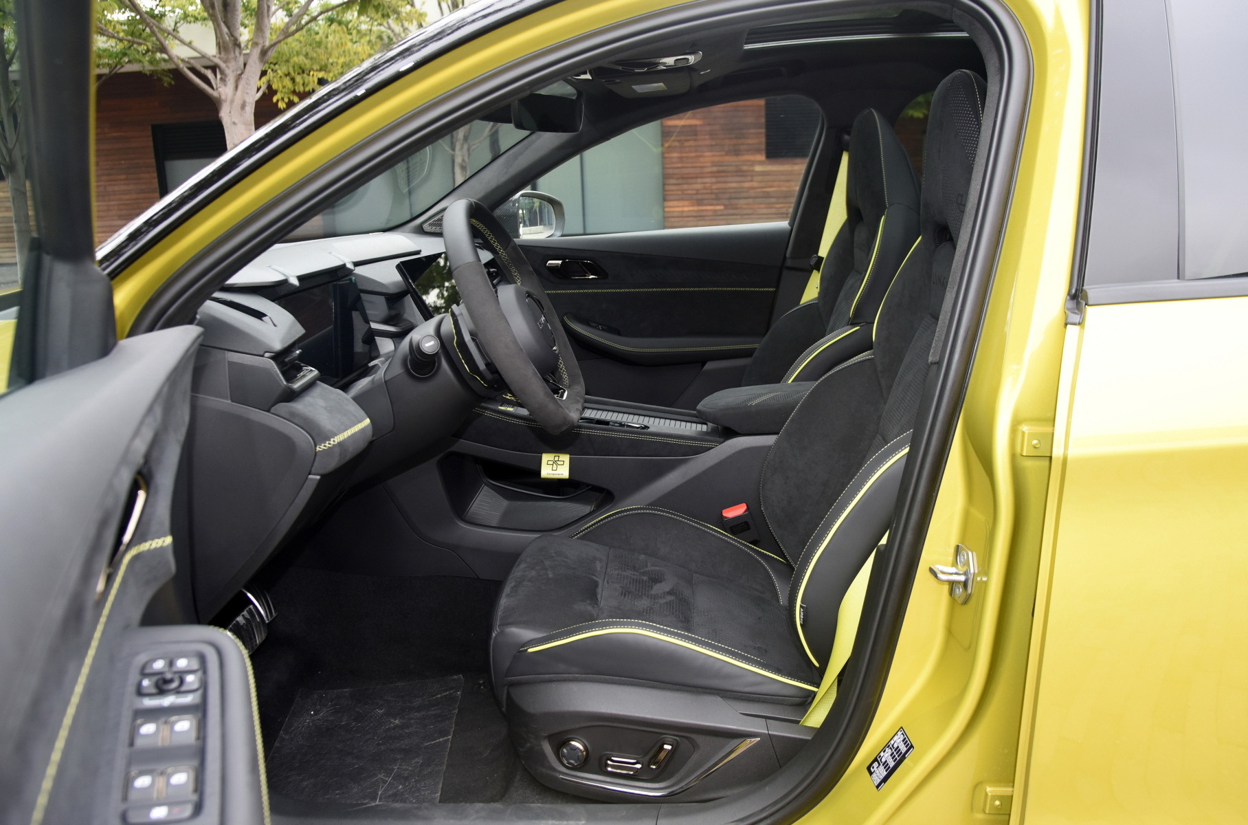 Салон обновлённого Lynk & Co 03+, autohome.com.cn