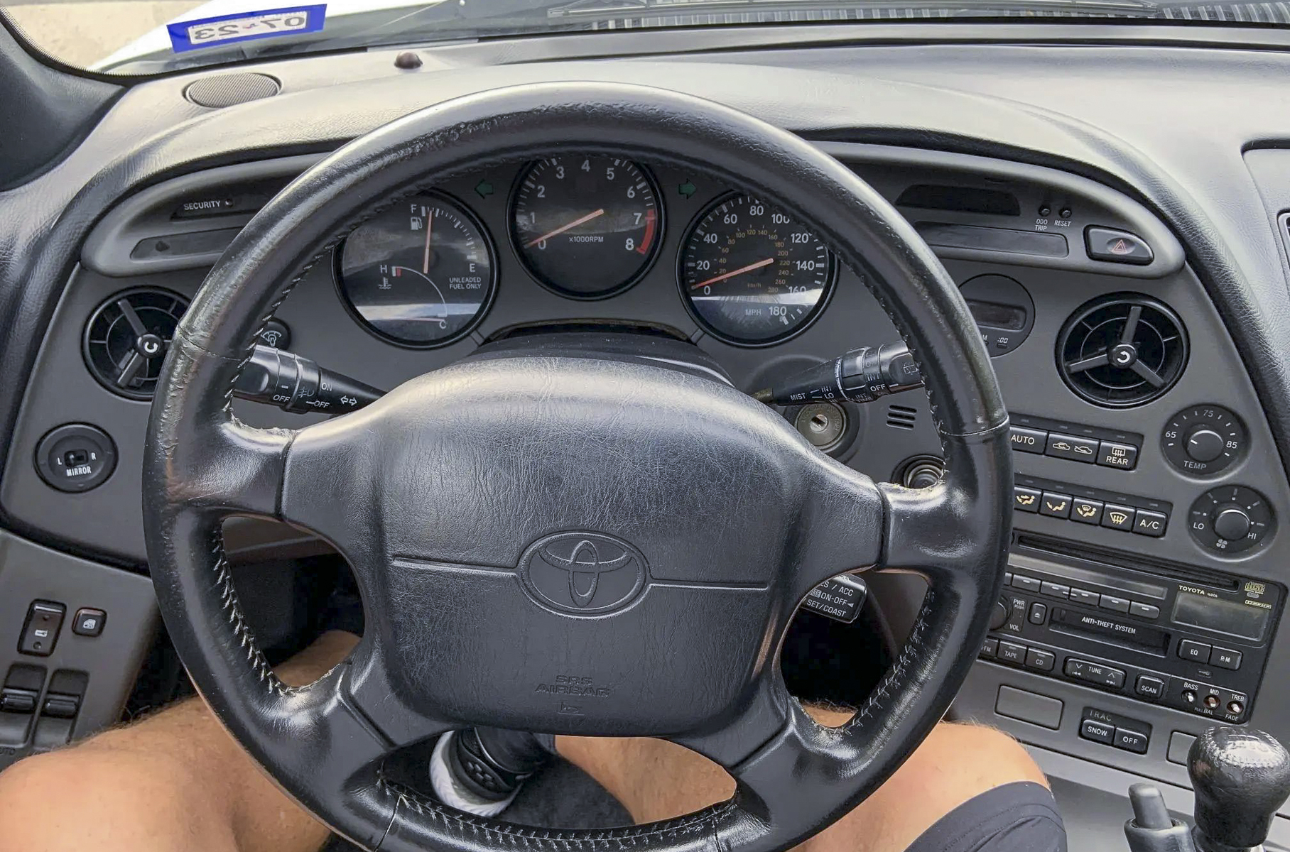25-летнюю Toyota Supra продали дороже нового Porsche Cayman