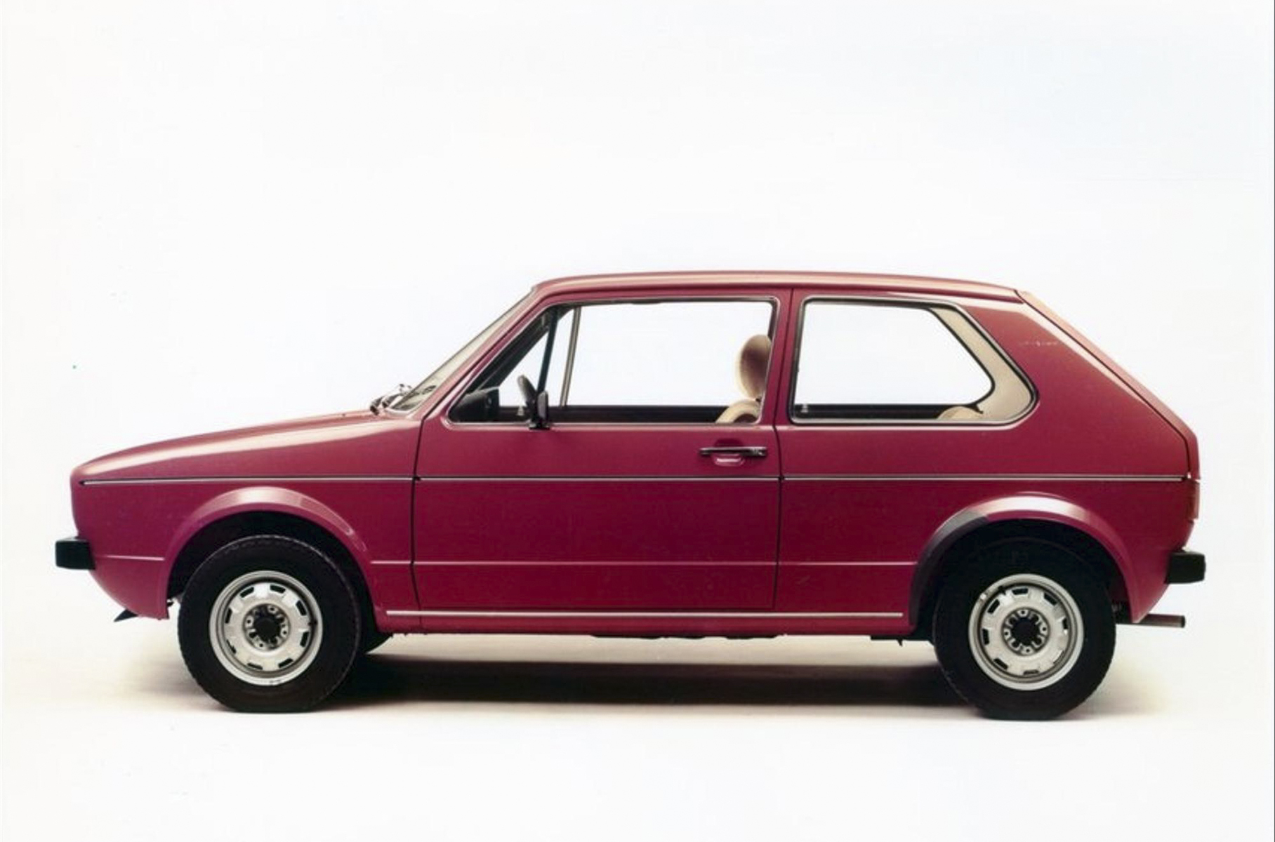 Volkswagen Golf (1974–2009 г.в.) Длина/ширина/высота: 3705–3815 мм/1610–1630 мм/1395 мм