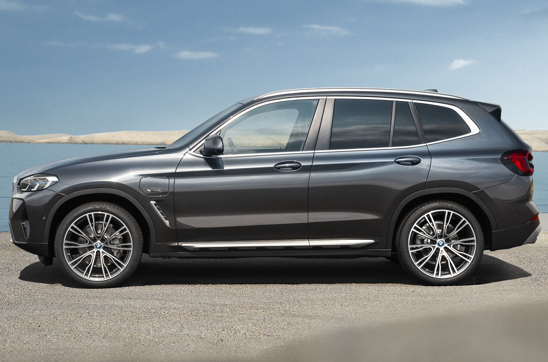 BMW X3 (третье поколение, 2017 год) Длина/ширина/высота: 4708 мм/1891 мм/1676 мм