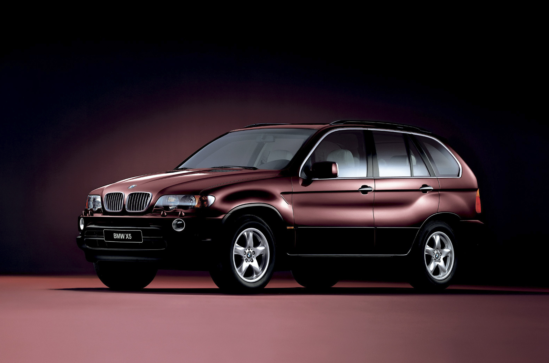 BMW X5 (1999–2006 г.в.) Длина/ширина/высота: 4666 мм/1872 мм/1707–1760 мм
