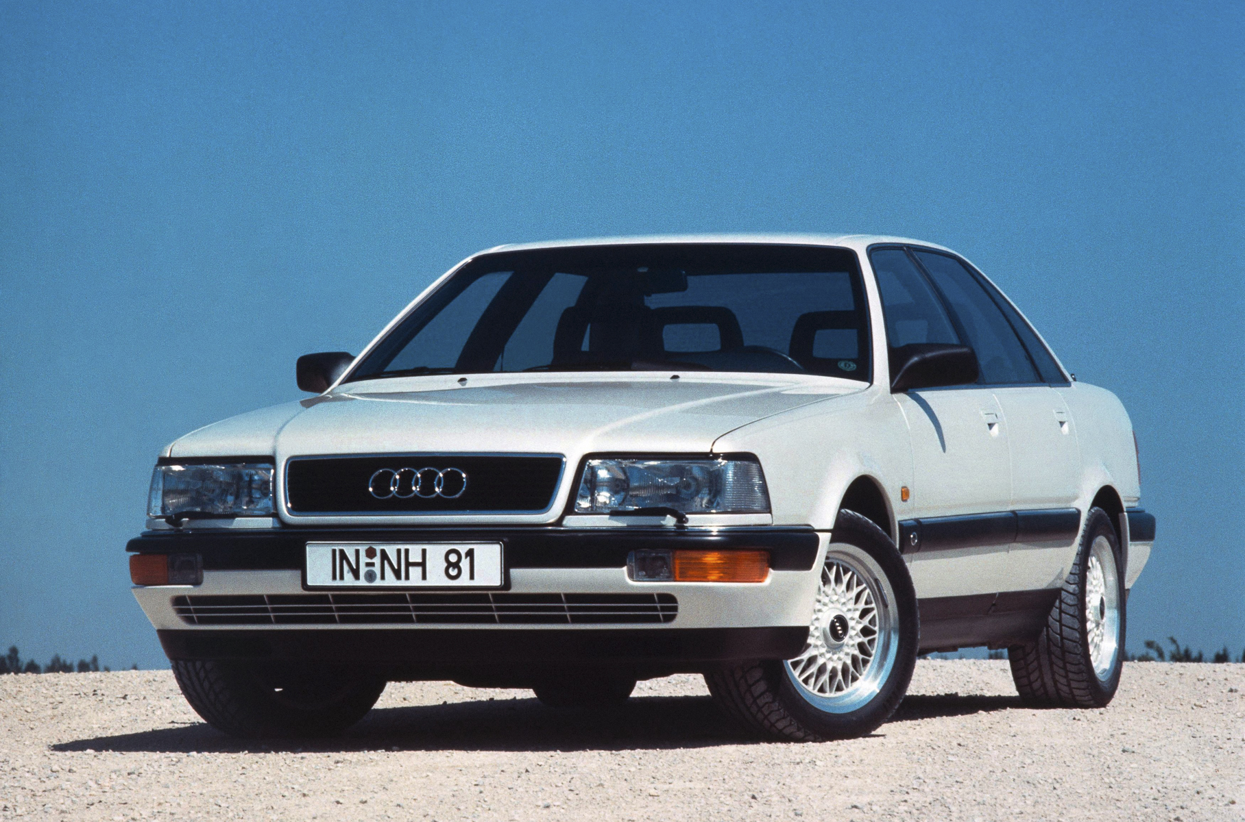 Audi V8 (1988–1993 г.в.) Длина/ширина/высота: 4861 мм/1814 мм/1420 мм
