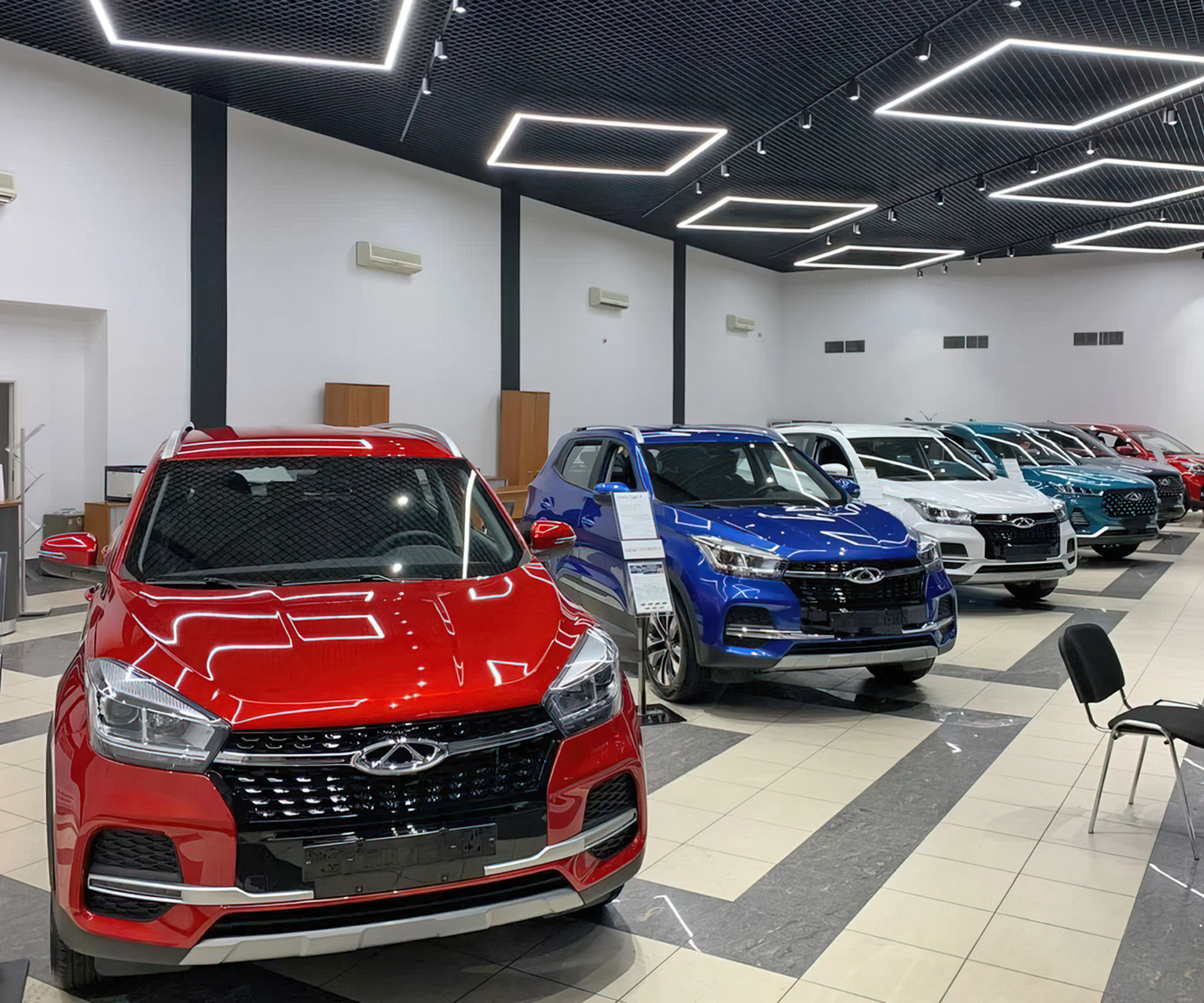 Chery market. Geely Coolray 2022. Джили кроссовер 2022. Chery автосалон. Китайский автосалон.