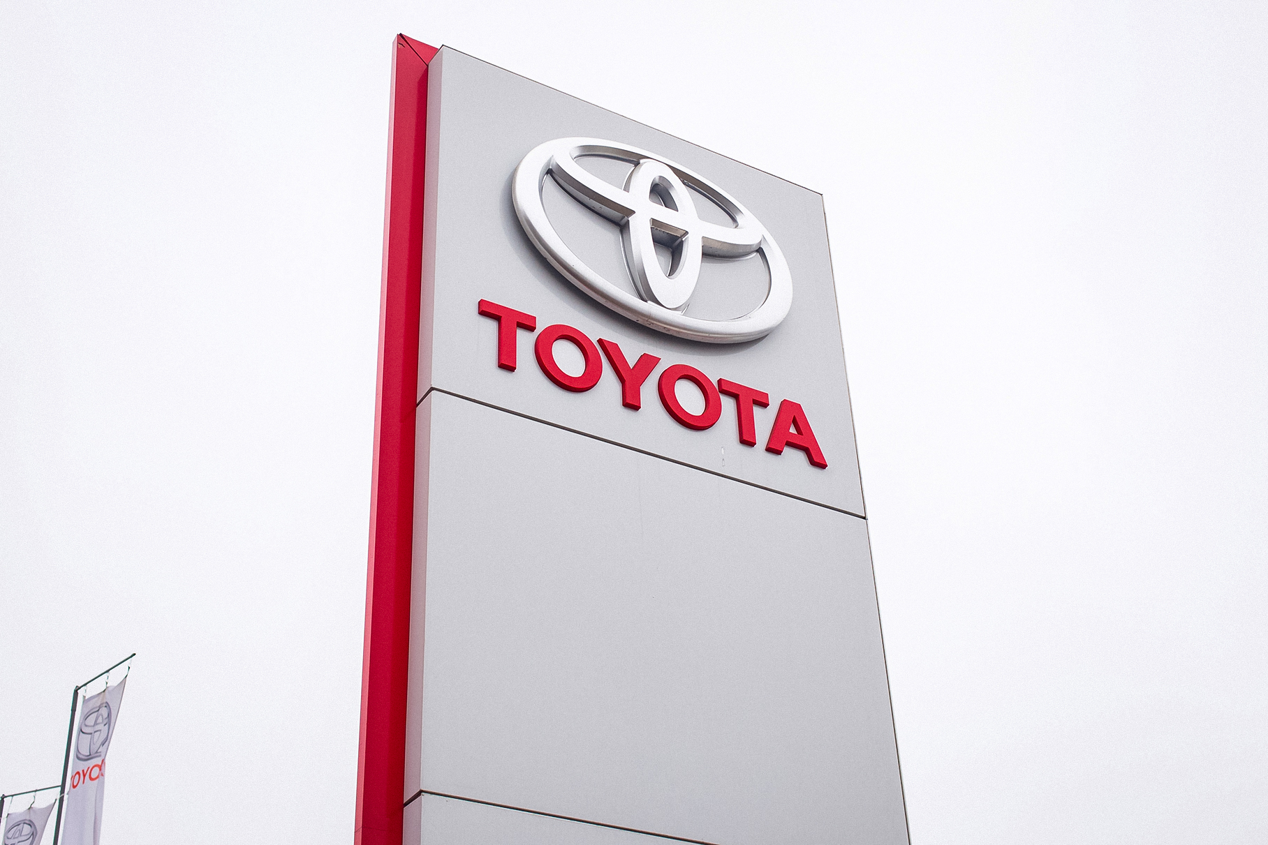 Toyota поднимет цены на самые доступные модели, чтобы поддержать падающую прибыль