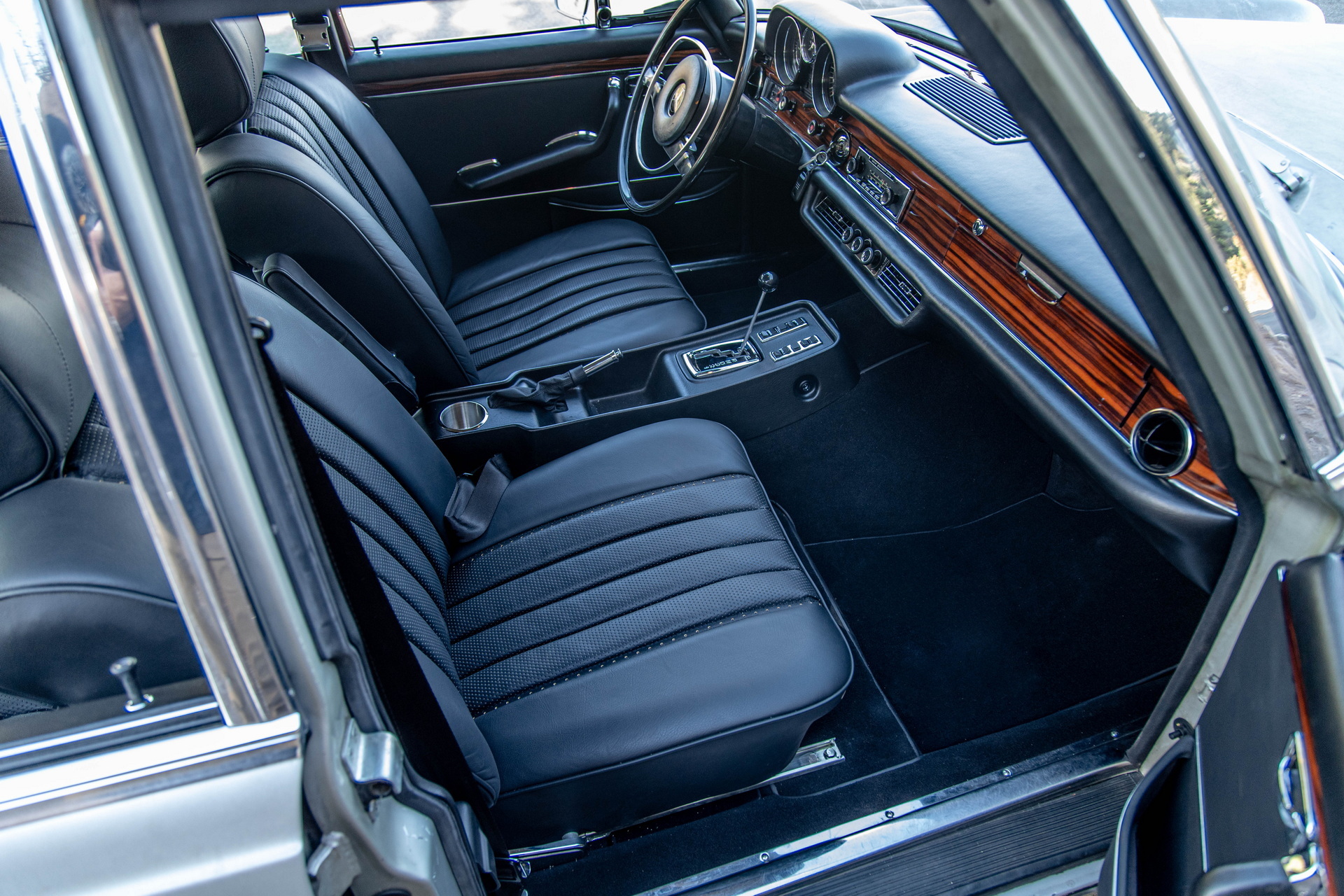 Icon 4×4 оснастил классический Mercedes-Benz американским V8