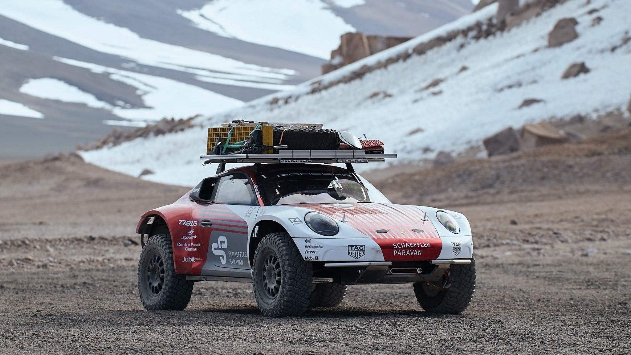 Porsche построила внедорожный 911 для покорения вулкана