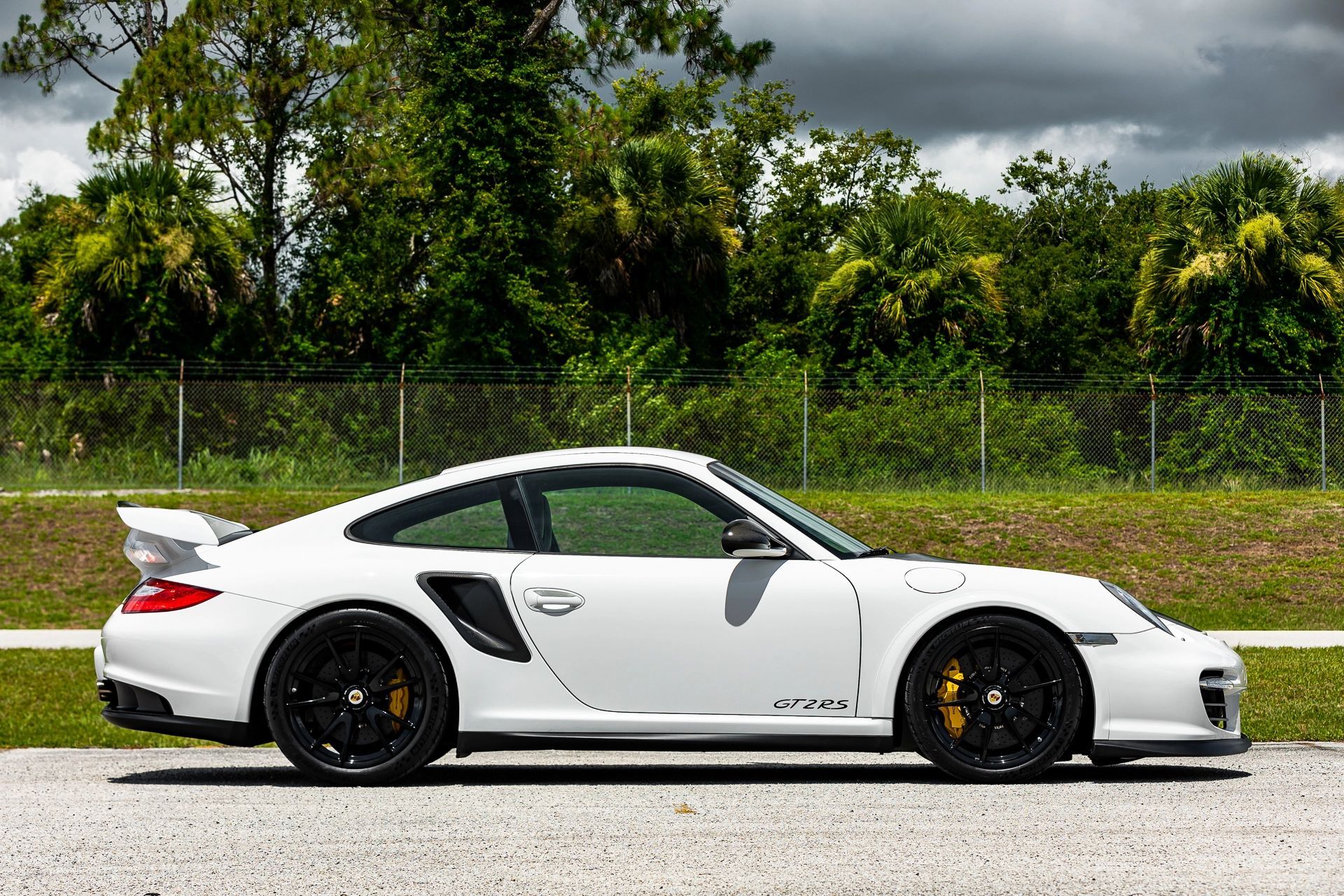 Редкий Porsche 911 GT2 RS выставили на продажу