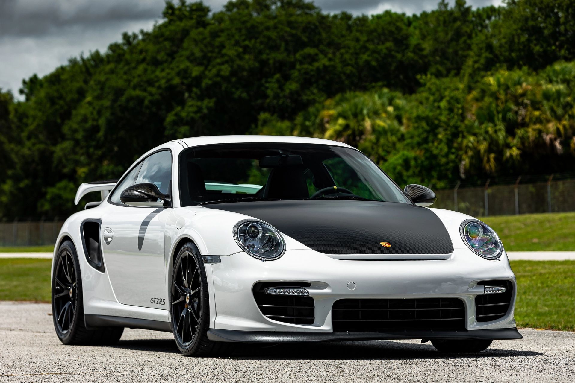 Редкий Porsche 911 GT2 RS выставили на продажу