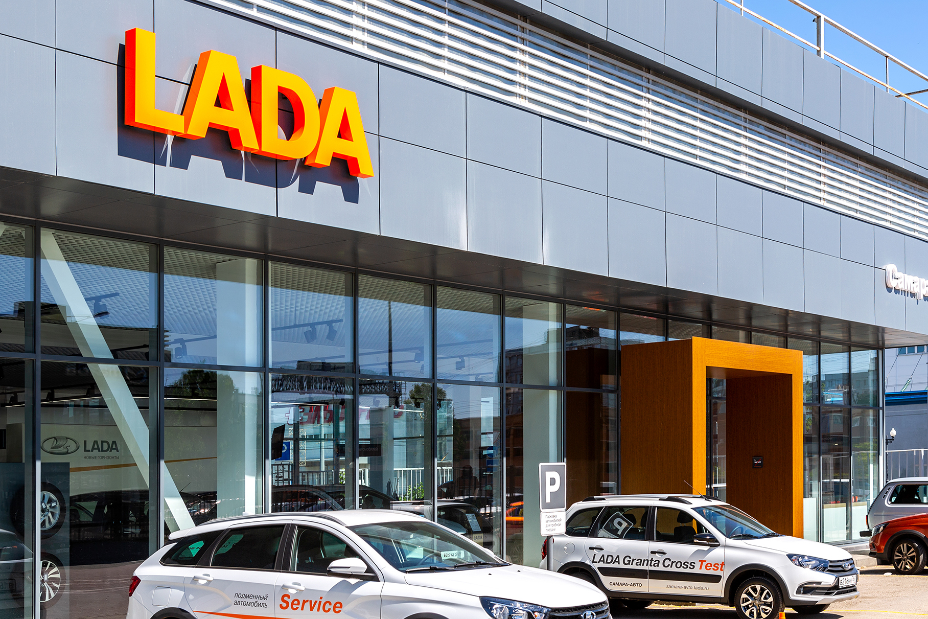 Стали известны реальные цены на новые Lada в России