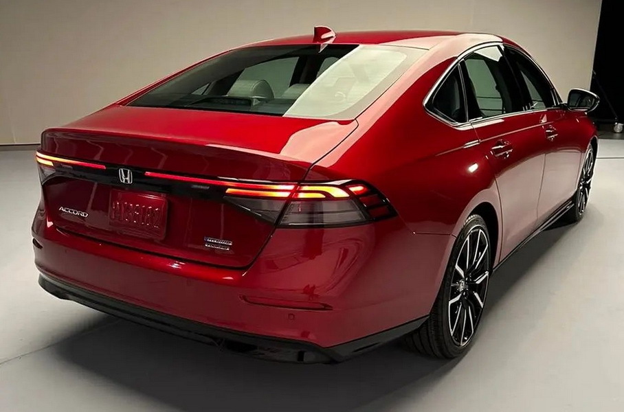 Новый седан Honda Accord показали на «живых» снимках