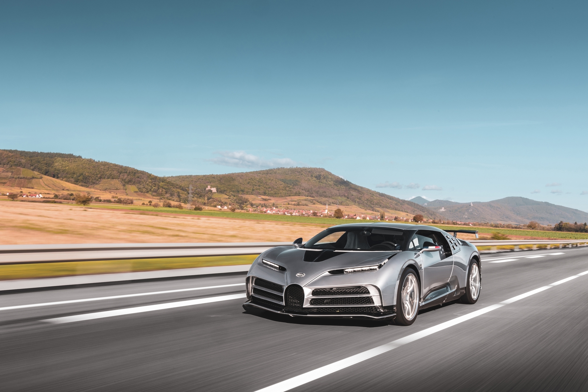 Bugatti рассказала о тестах гиперкара Centodieci