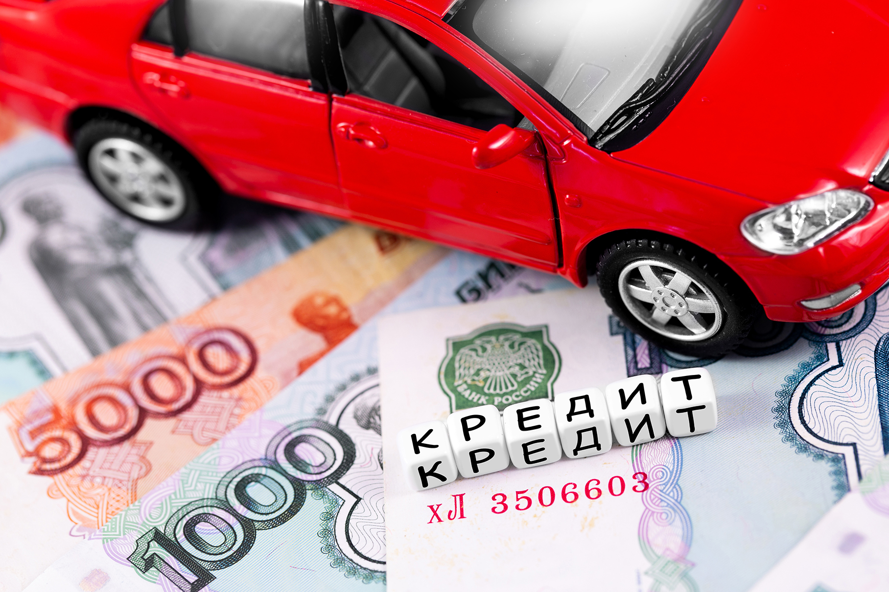 Число выданных автокредитов падает в России второй месяц подряд