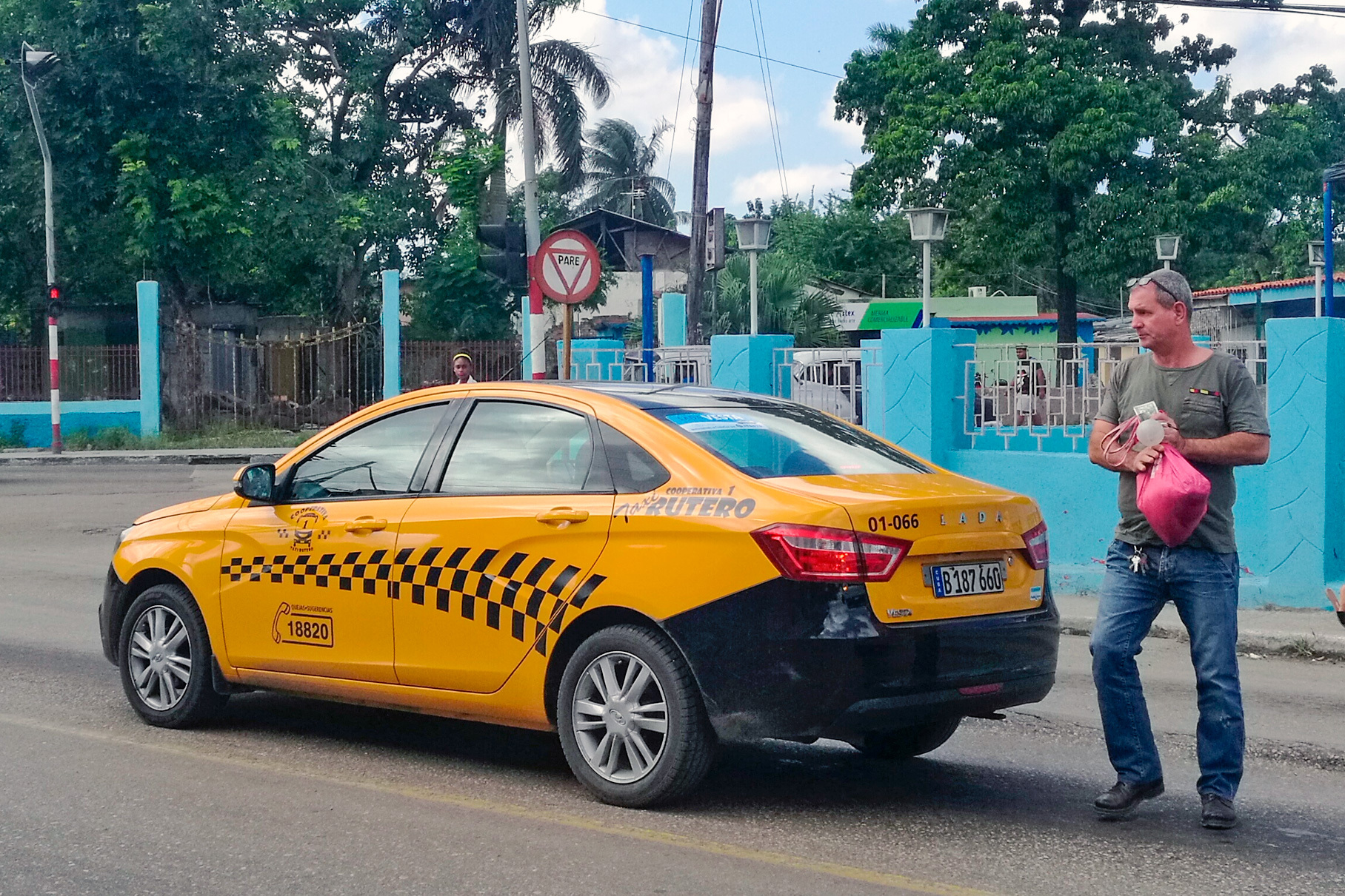 12-местные лимузины Lada на Кубе