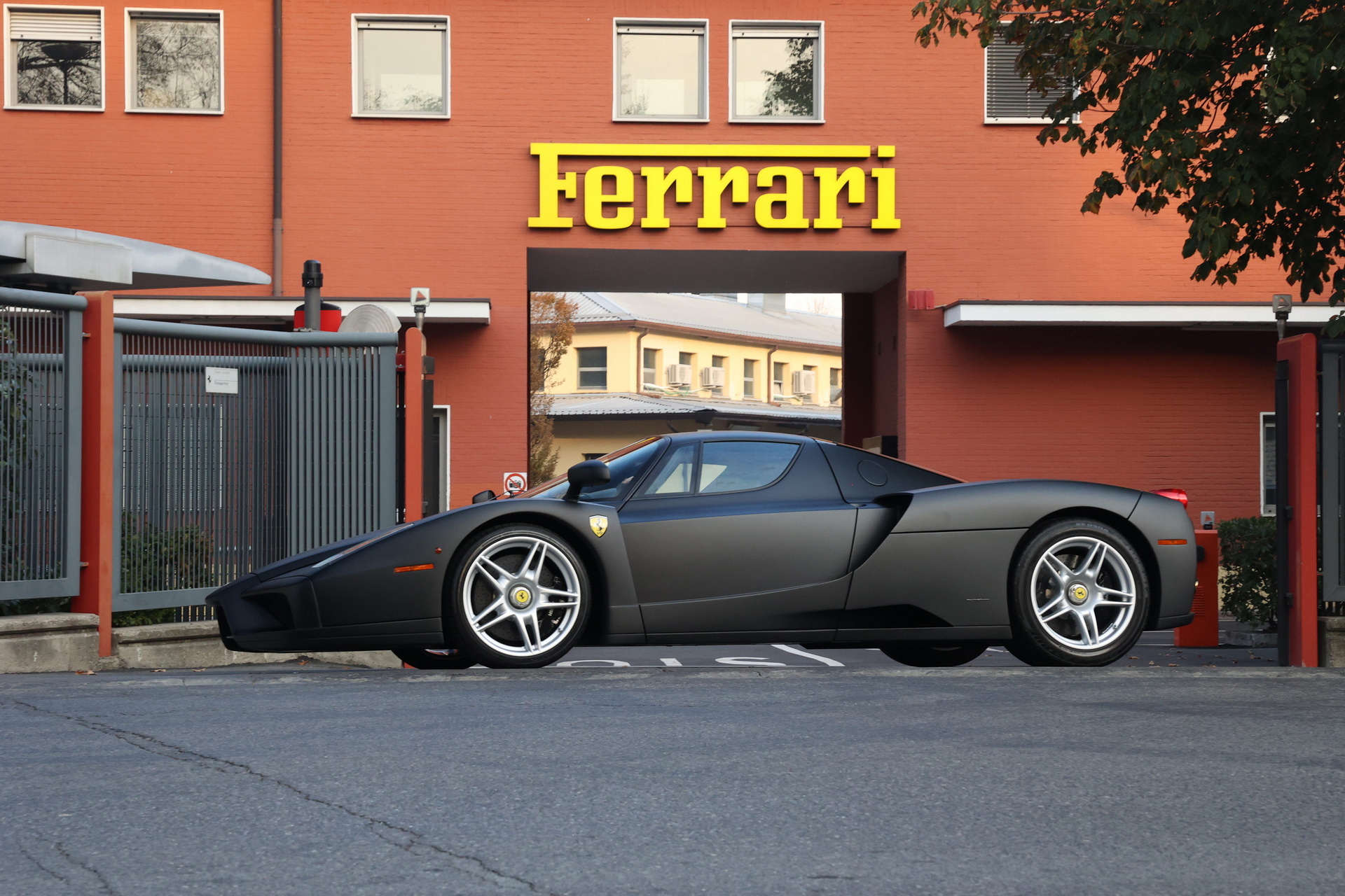 Единственный матовый Ferrari Enzo появился на аукционе — Motor