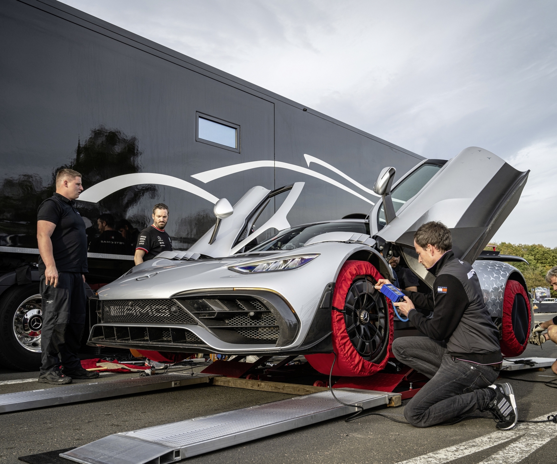 Mercedes-AMG One стал рекордсменом нескольких гоночных трасс — Motor