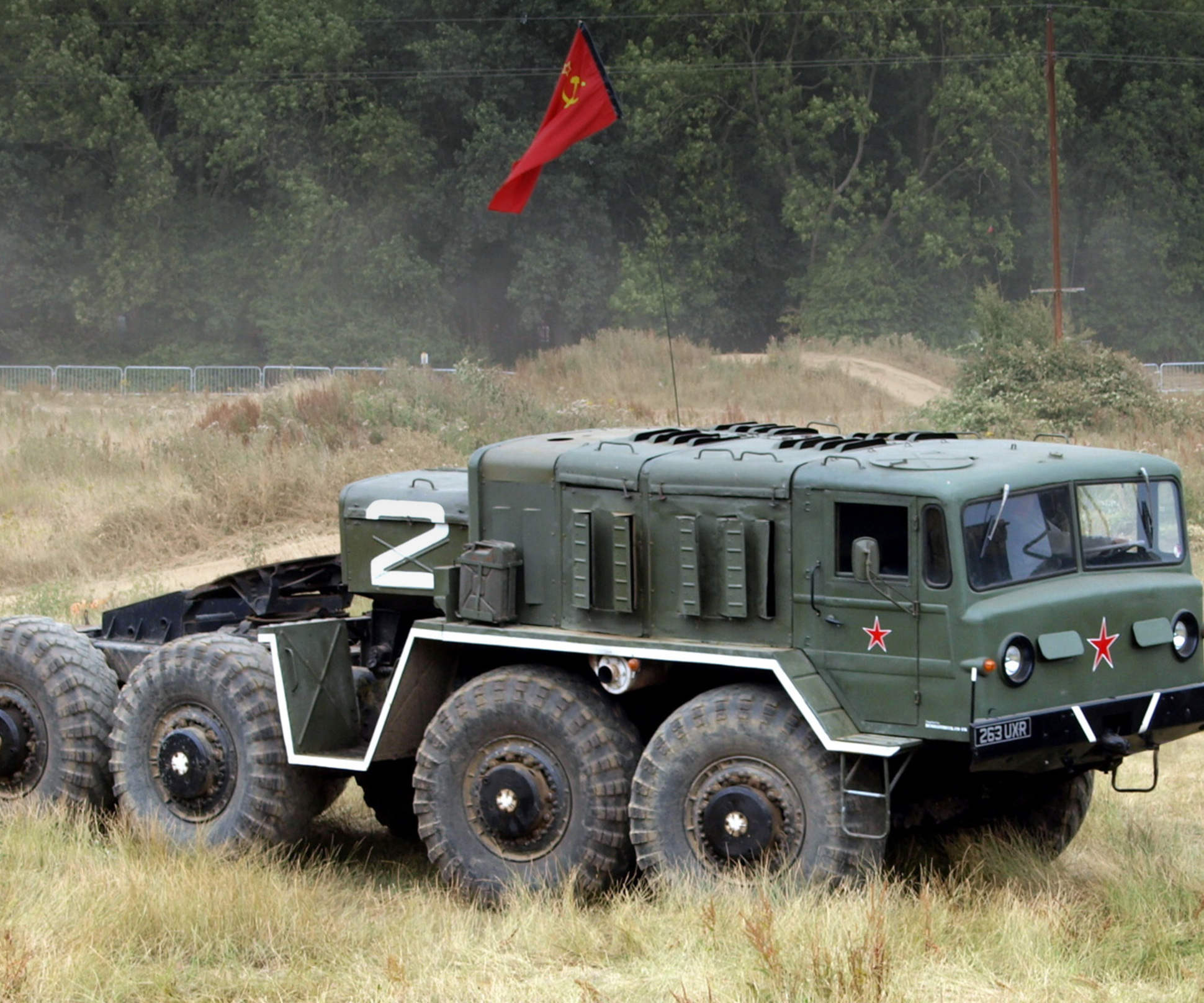 на каких машинах ездят военные (95) фото