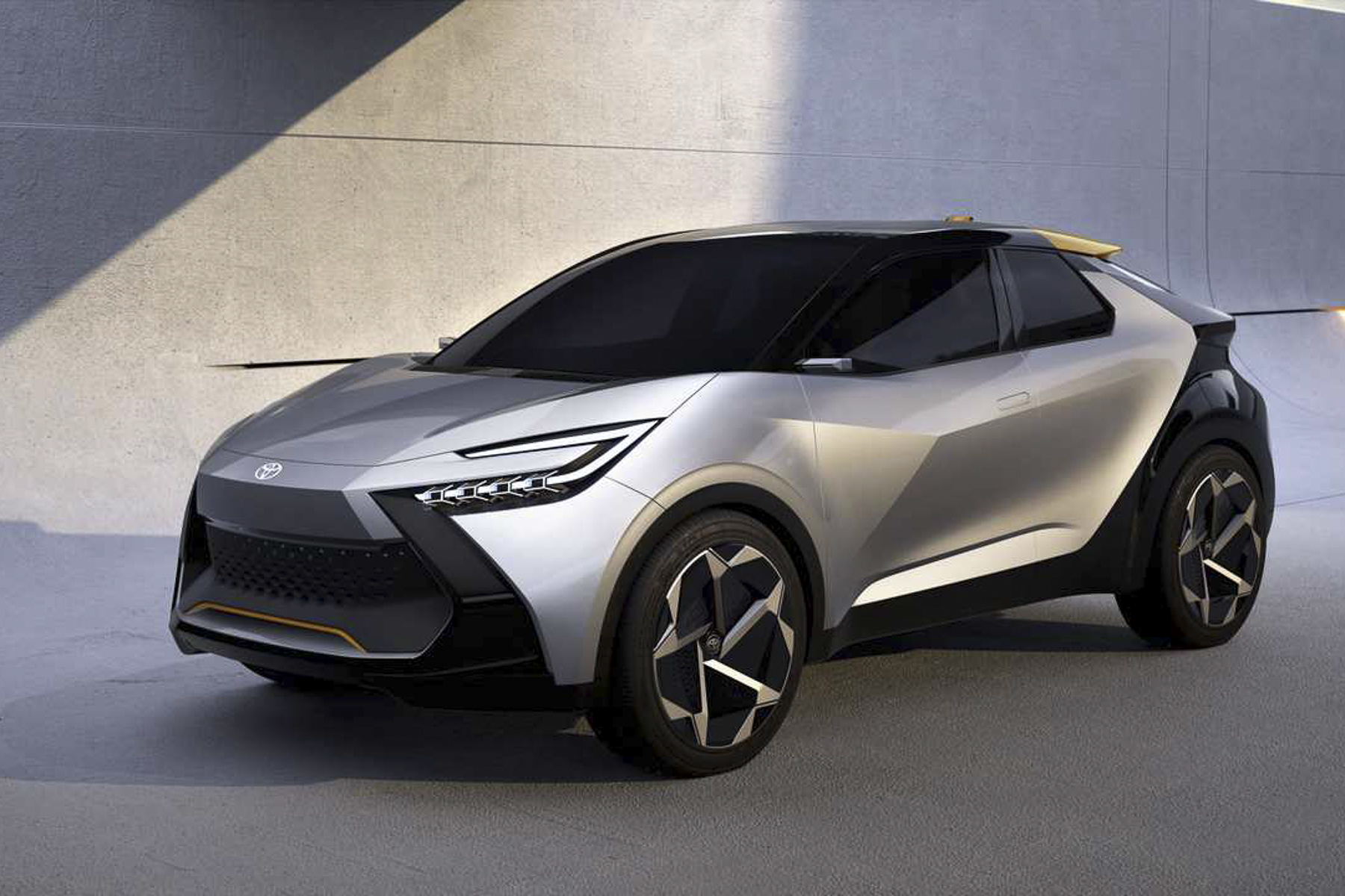 Toyota показала, каким будет кроссовер C-HR нового поколения