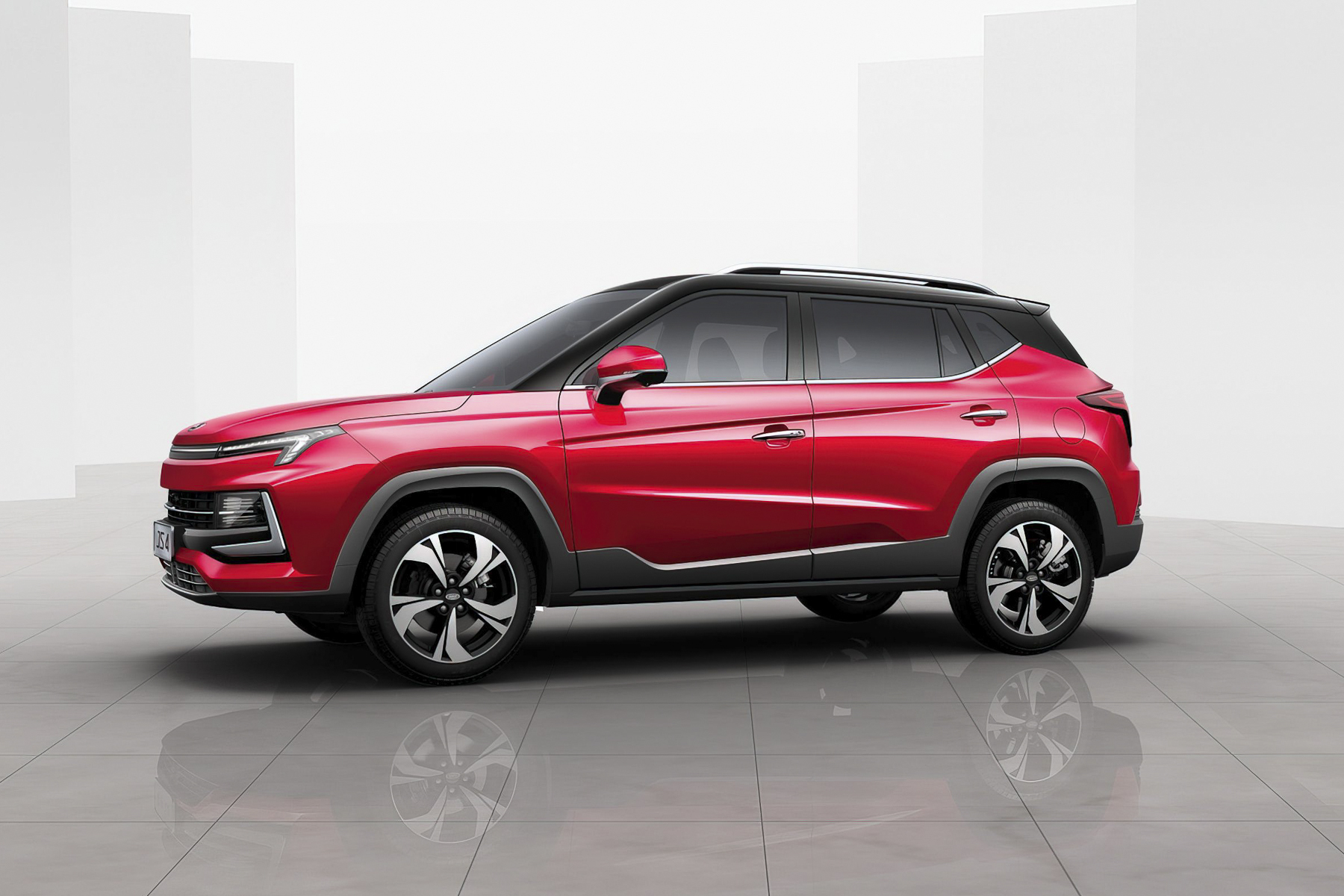 ### JAC JS4 JS4 мог бы оказаться очередным безликим китайским кроссовером с продажами в несколько десятков штук в месяц, если бы не одно «но»: эта модель подарила внешность и всю техническую начинку возрожденному «Москвичу». Российская премьера [JAC JS4](https://motor.ru/news/jac-js4-specs-for-russia-07-06-2022.htm) должна была состояться в конце октября, однако ее отменили за полтора часа до начала – по неофициальной информации, под давлением со стороны КамАЗа, технического партнера «Москвича». И хотя дилерам успели отгрузить партию оригинальных JS4, эта модель будет продаваться в стране под маркой «Москвич».