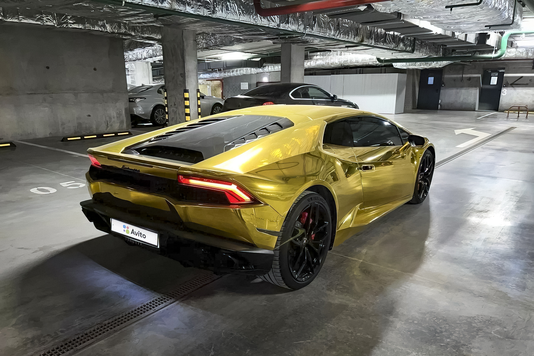 В России продают Lamborghini Huracan с «золотым» кузовом