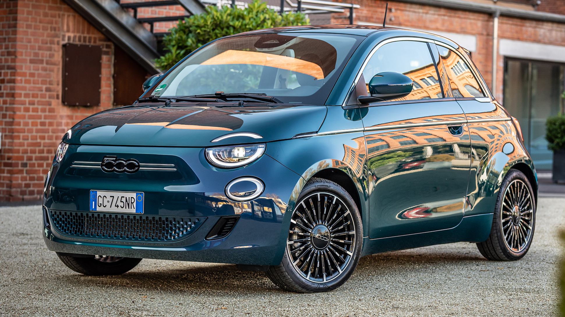Fiat - самый легкий автомобиль в мире. Заказывайте на официальном сайте! Fiat. Самый легкий автомобиль в мире. Заказывайте на официальном сайте!