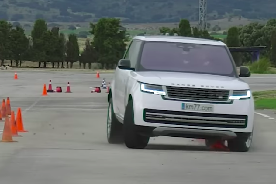 Видео: новый Range Rover с треском провалил «лосиный тест»
