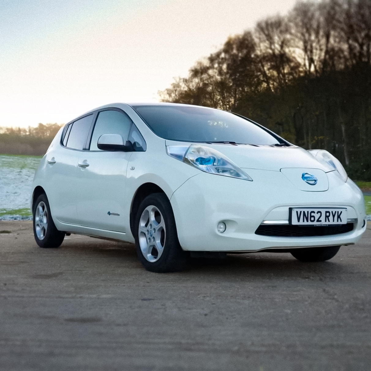 Выяснилось, как полностью разрядить Nissan Leaf, проехав всего 35  километров — Motor