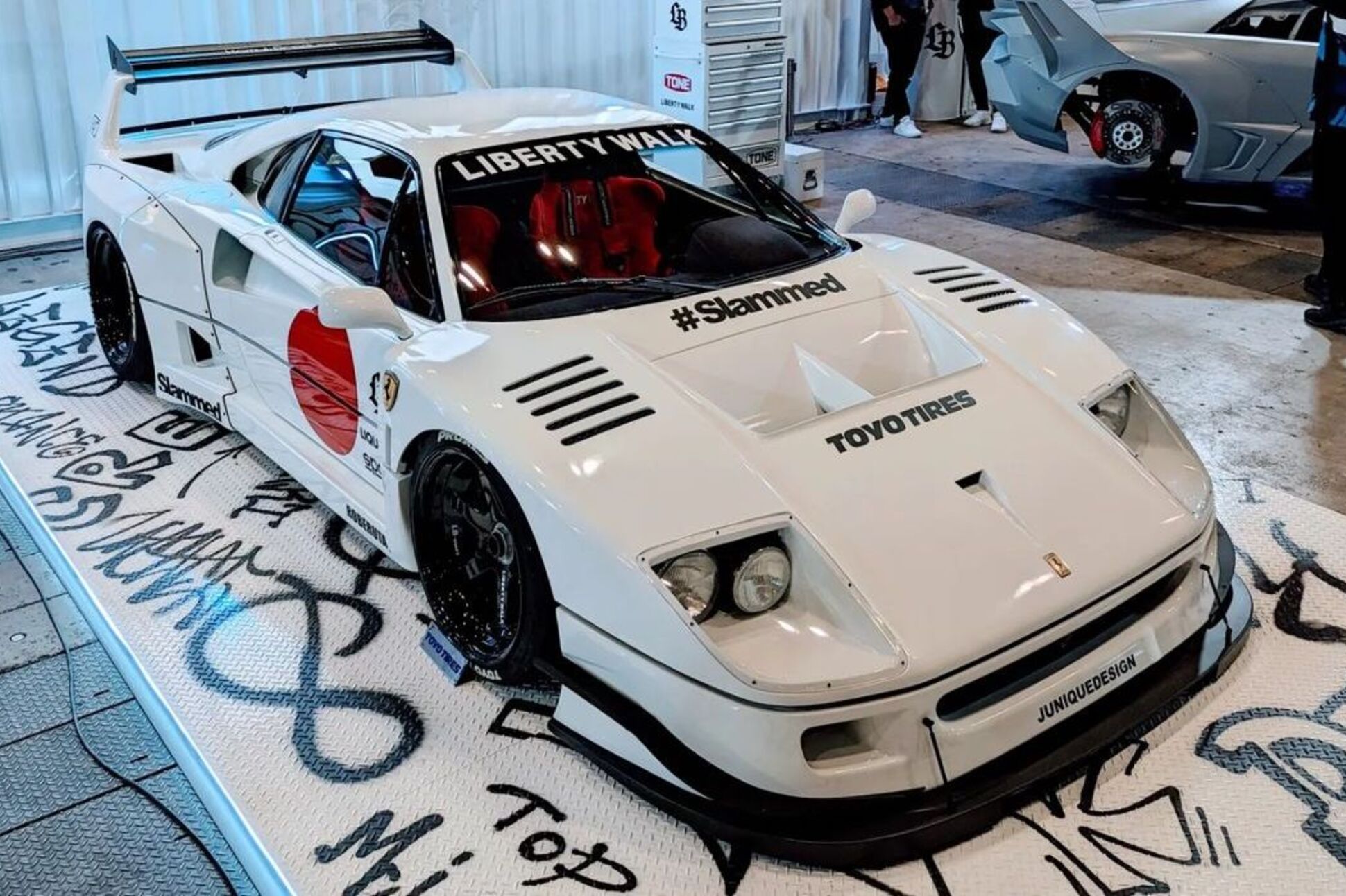 В Японии сделали заниженную и расширенную Ferrari F40 — Motor