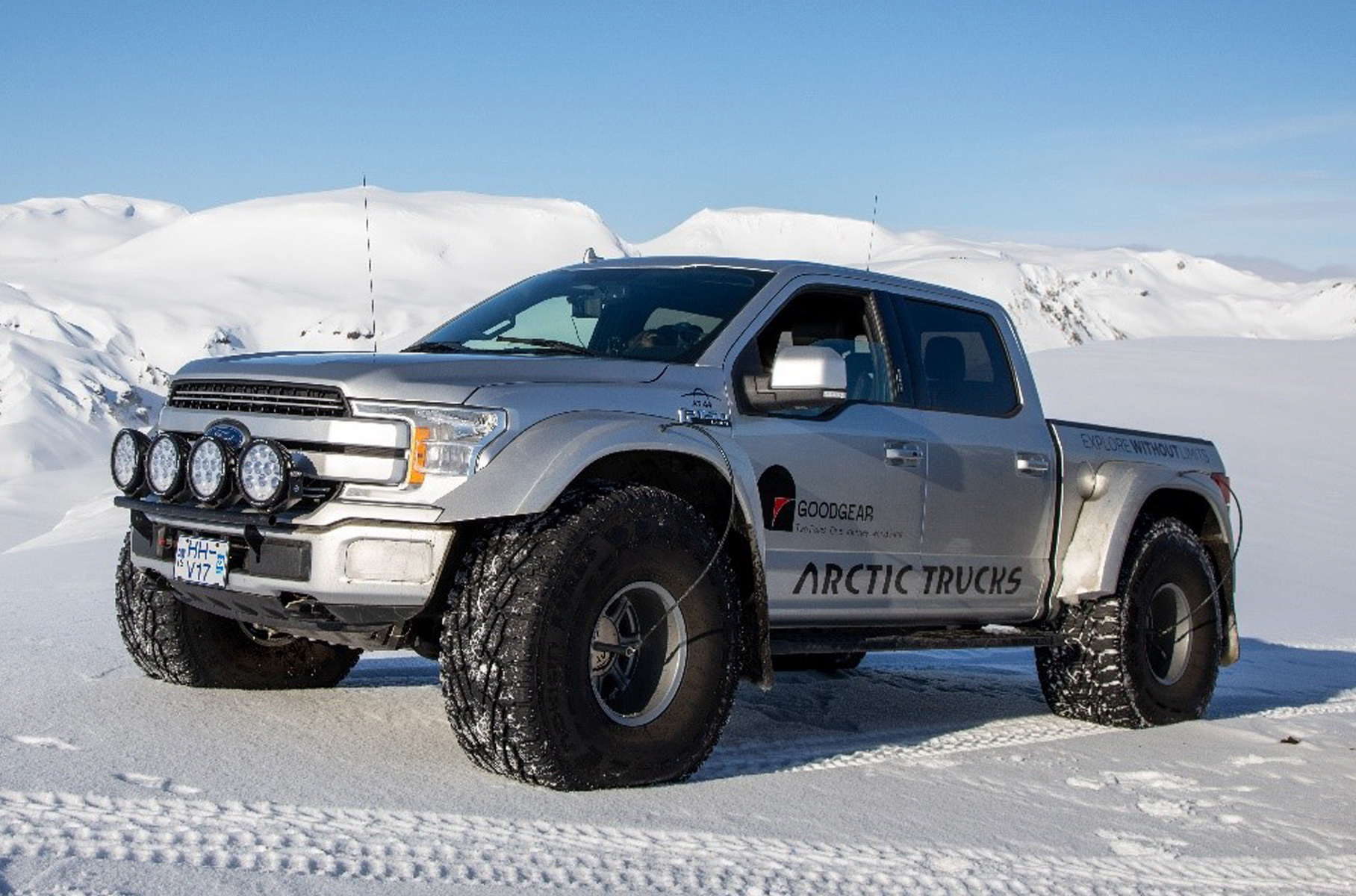 Toyota Hilux Arctic Trucks 44