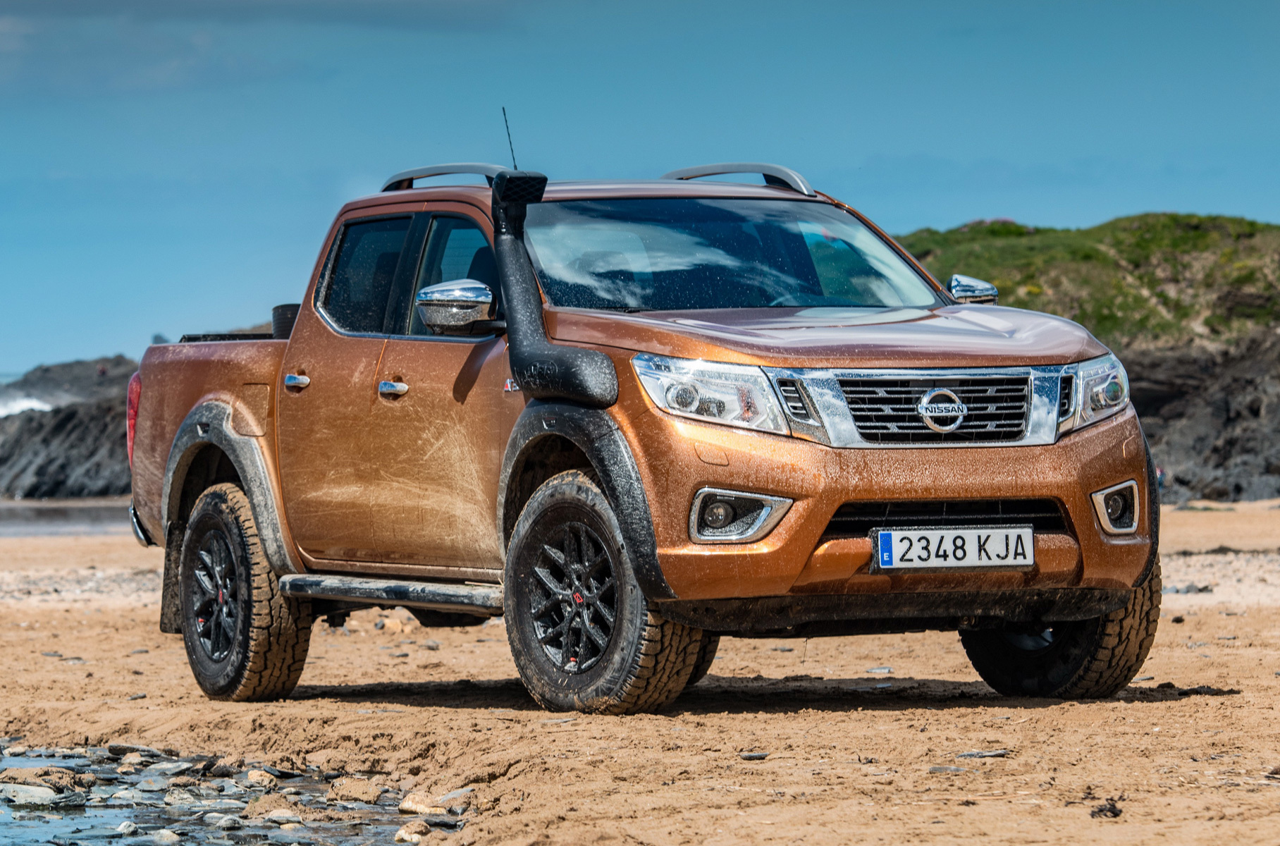 ###  Три года назад японский производитель [обновил](https://motor.ru/news/off-roader-at32-27-01-2020.htm) самую экстремальную модификацию своего пикапа — Off-Roader AT32, созданную при участии Arctic Trucks.