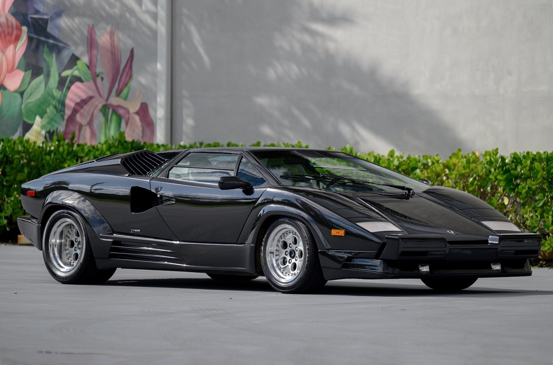 Lamborghini Countach почти без пробега оценили в миллион долларов