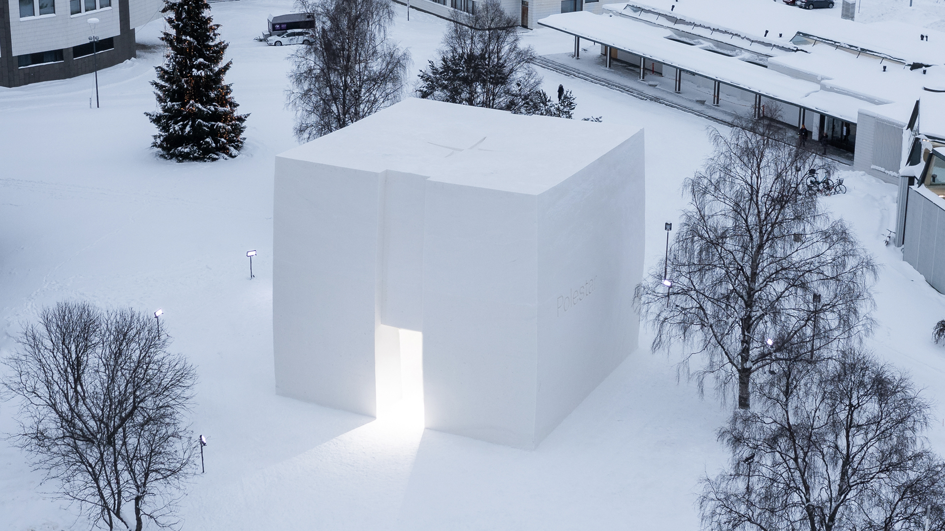 Polestar показал строительство снежного шоурума