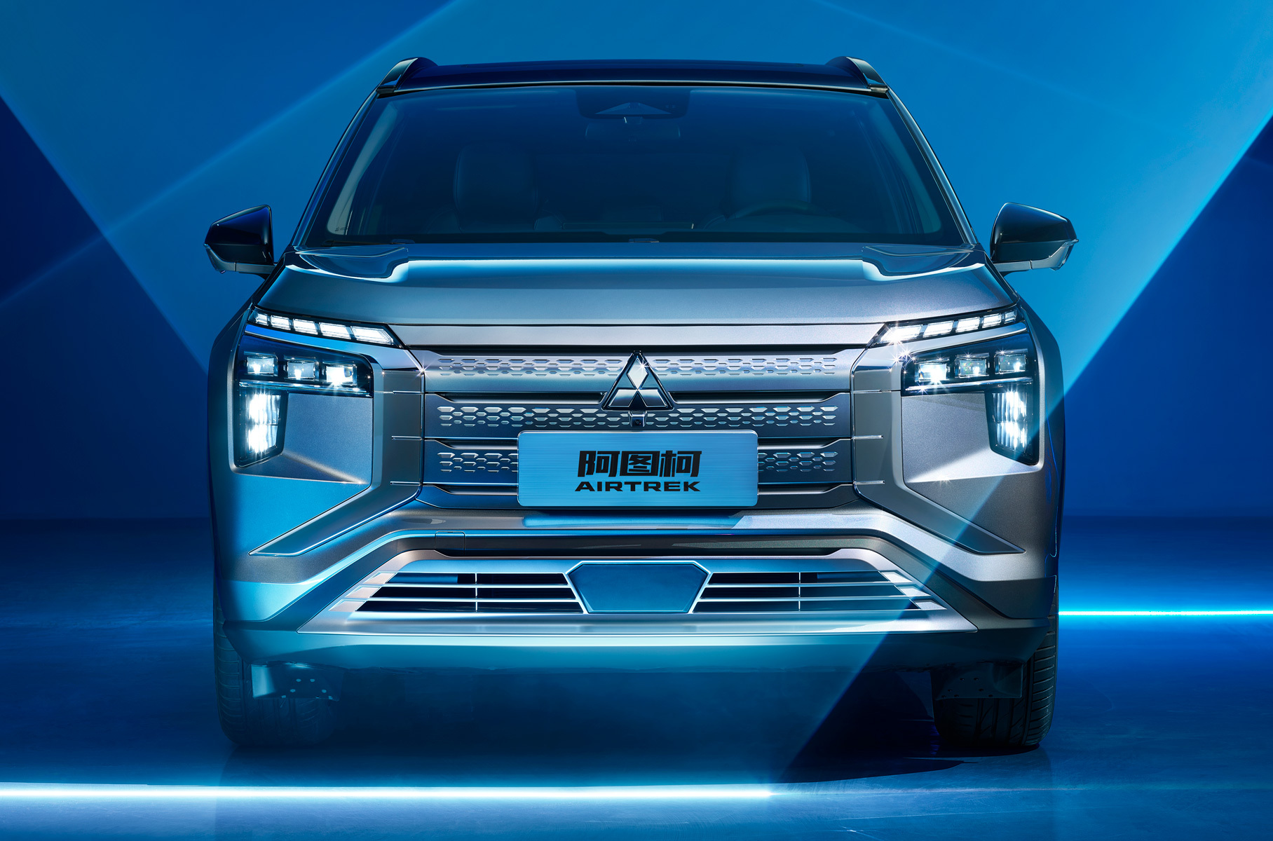 ###  За электрический кроссовер [просят](https://motor.ru/news/mitsubishi-airtrek-on-sale-19-01-2023.htm) до 4,25 миллиона рублей: в максимальную сумму оценили новый автомобиль без пробега. Китайцам он обходится приблизительно вдвое дешевле.