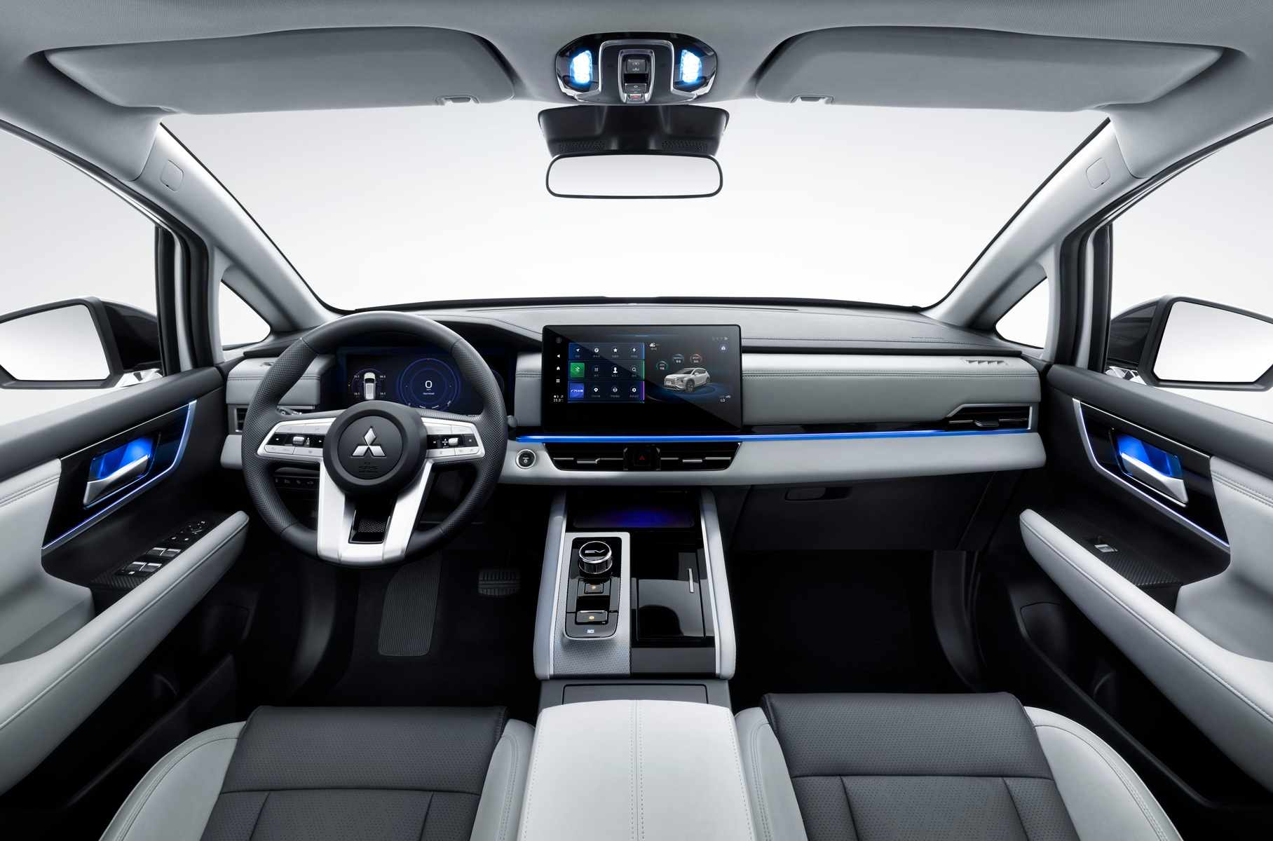 Мотор выдаёт 184 лошадиные силы, а аккумуляторы ёмкостью от 60 до 80 киловатт-часов обеспечивают запас хода 400–600 километров. У нас продают электромобиль с батареей на 71,8 киловатт-часа и пробегом без подзарядки 500 километров.