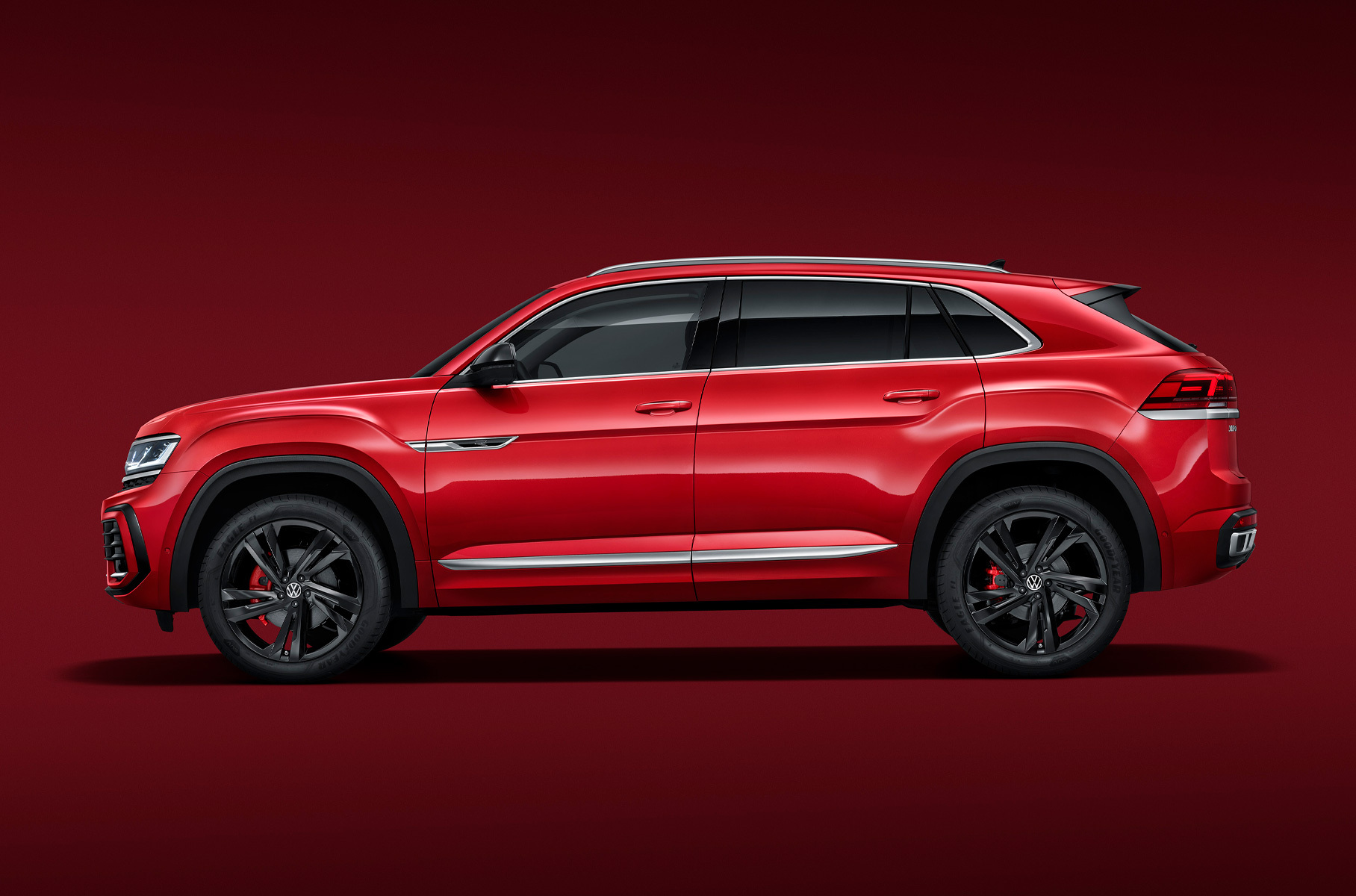 Все экземпляры из первой партии — с полным приводом и одинаковыми силовыми агрегатами.