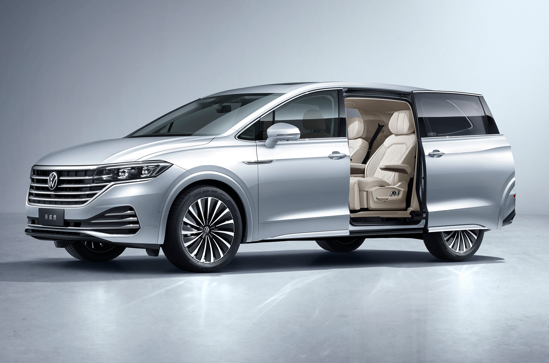 ###  Дилеры [предлагают](https://motor.ru/news/vw-viloran-07-12-2022.htm) россиянам купить семиместный минивэн: цена — от 5,59 до 7,49 миллиона рублей.