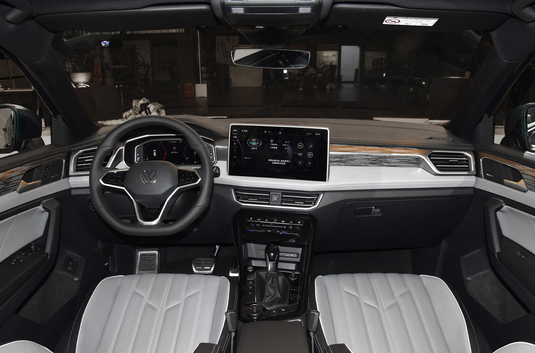 В КНР модель примерно в полтора раза доступнее. Модернизированная версия показана в августе 2022 года, а продажи начаты осенью.