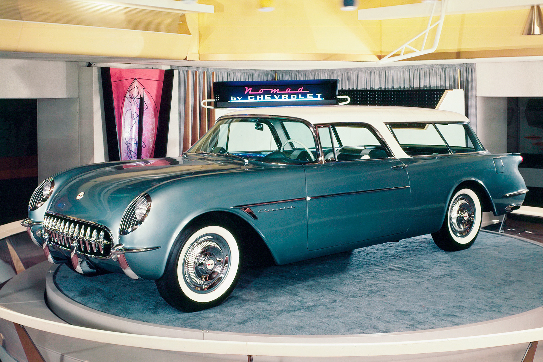 Существовал даже концепт с кузовом универсал! Его построили для выставки Motorama 1955 года