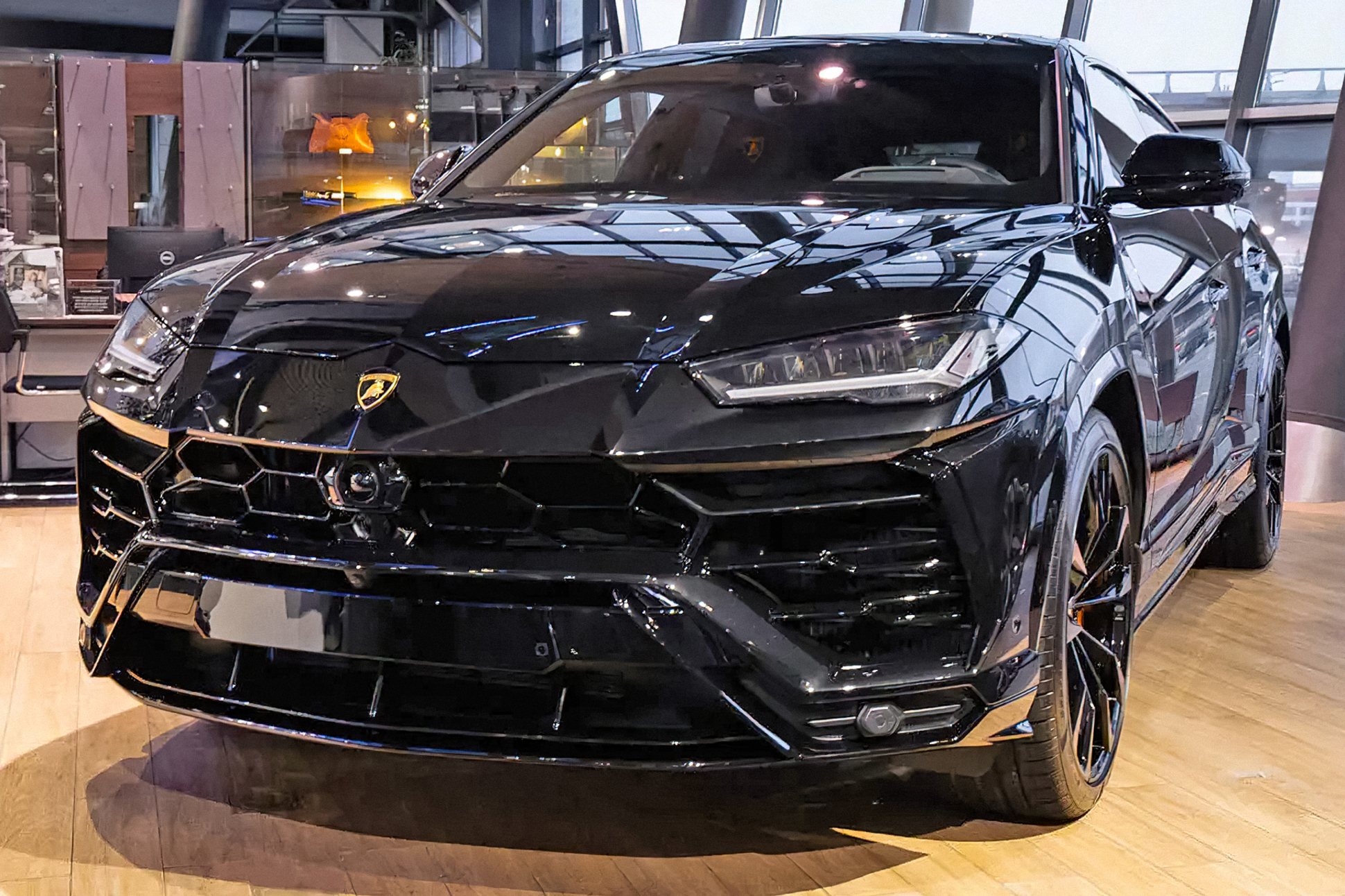 В России снова продают Lamborghini Urus. Очень дорого — Motor