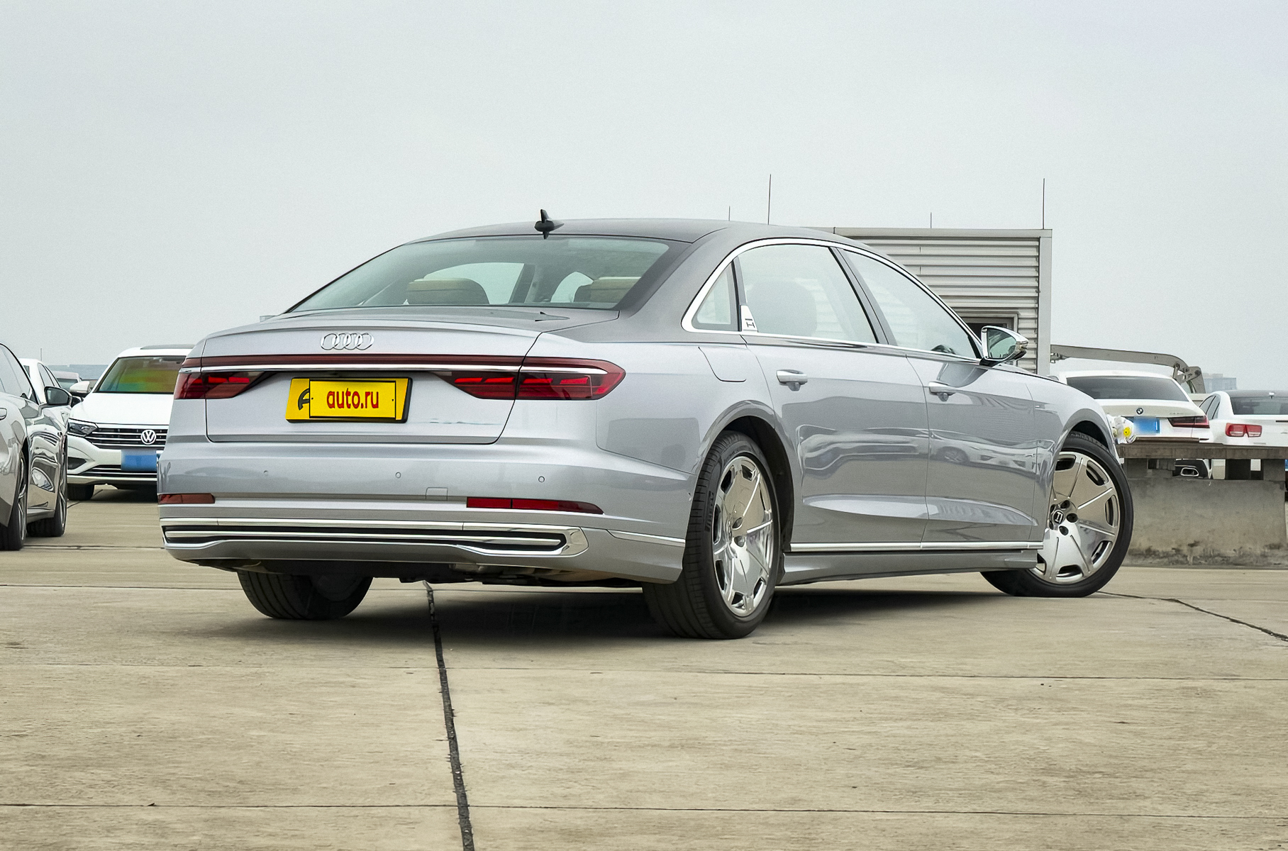 В России предлагают купить эксклюзивный Audi A8 L Horch. Очень дорого —  Motor