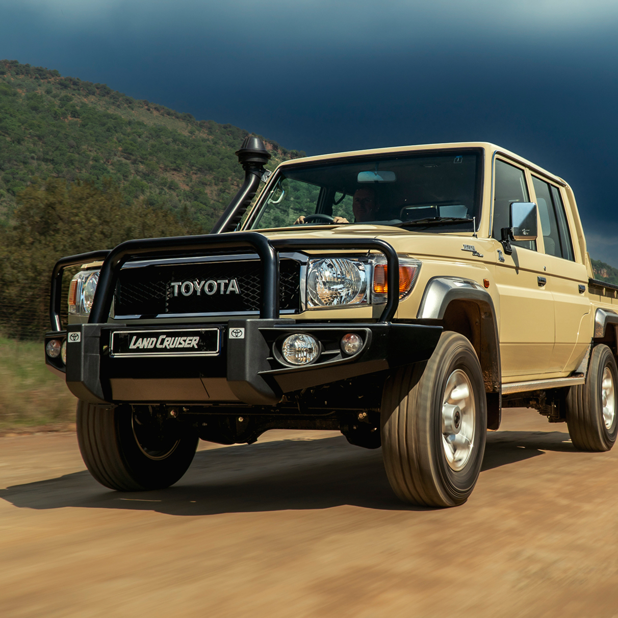 В Россию привезли пикапы Toyota Land Cruiser, которые выпускаются с 80-х  годов — Motor