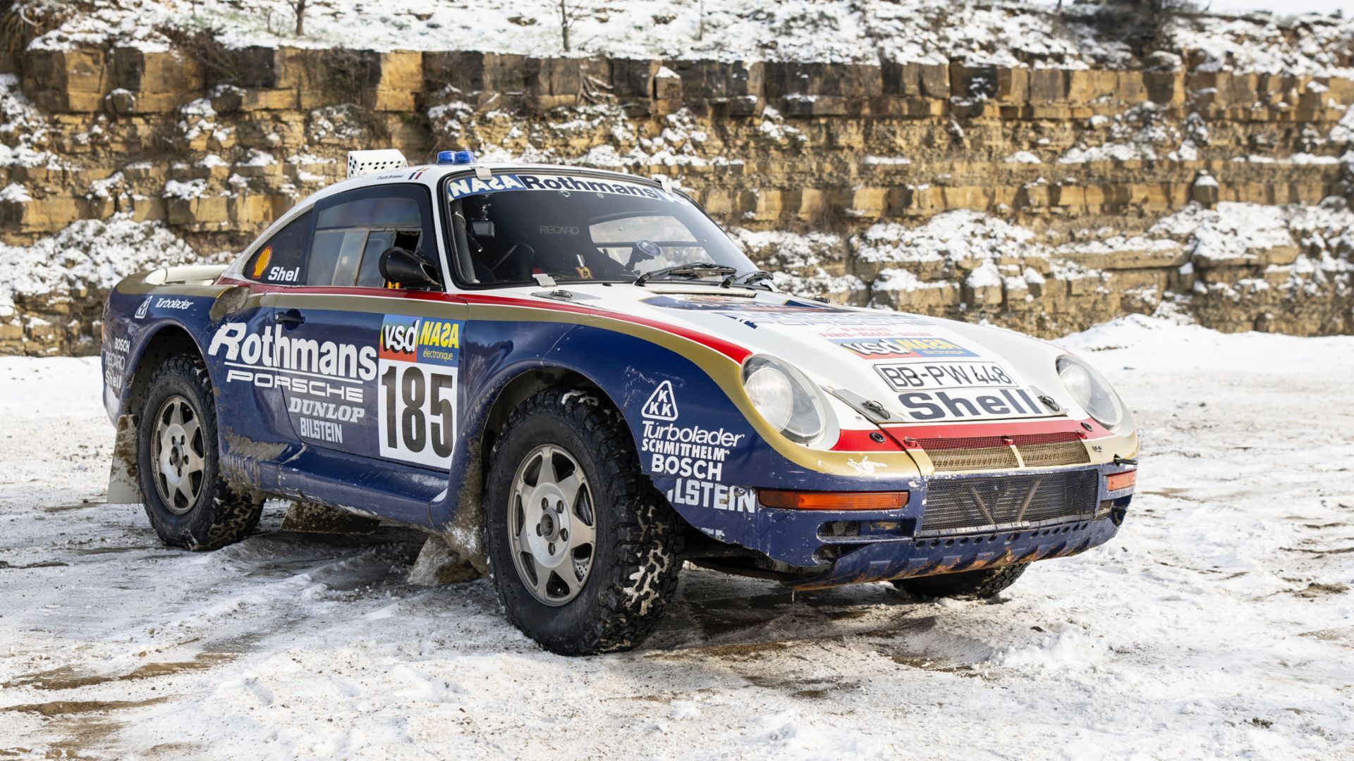 Porsche отреставрировала прошедший «Дакар» спорткар 959