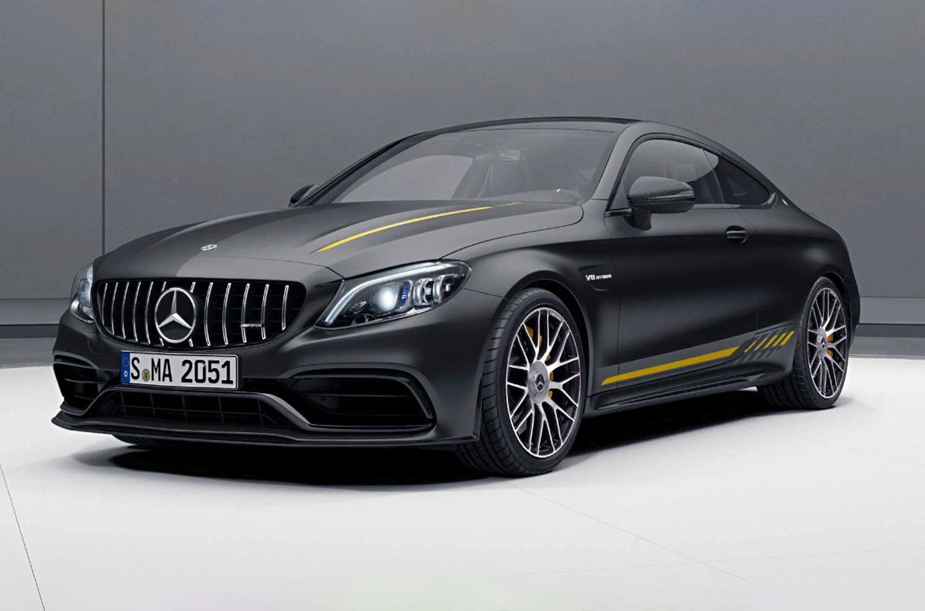 ###  Недавно производитель [представил](https://motor.ru/news/v8-australian-28-01-2023.htm) прощальные версии с V8 для австралийского рынка. «Младшая» модель предложена как купе и кабриолет, «старшая» — исключительно в виде седана.