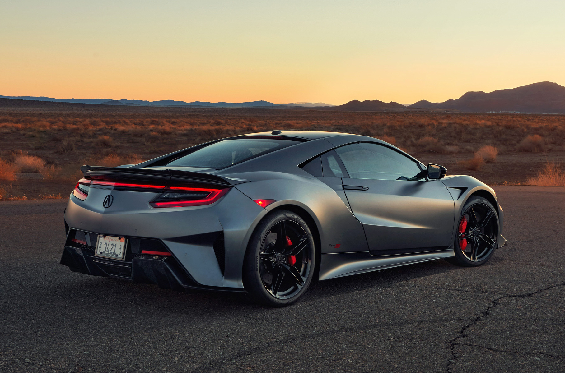 Последним оказалось купе в колере Gotham Grey, с чёрными колёсами и красными суппортами тормозов. Его приобрёл житель Флориды, у которого уже есть машина первого поколения.