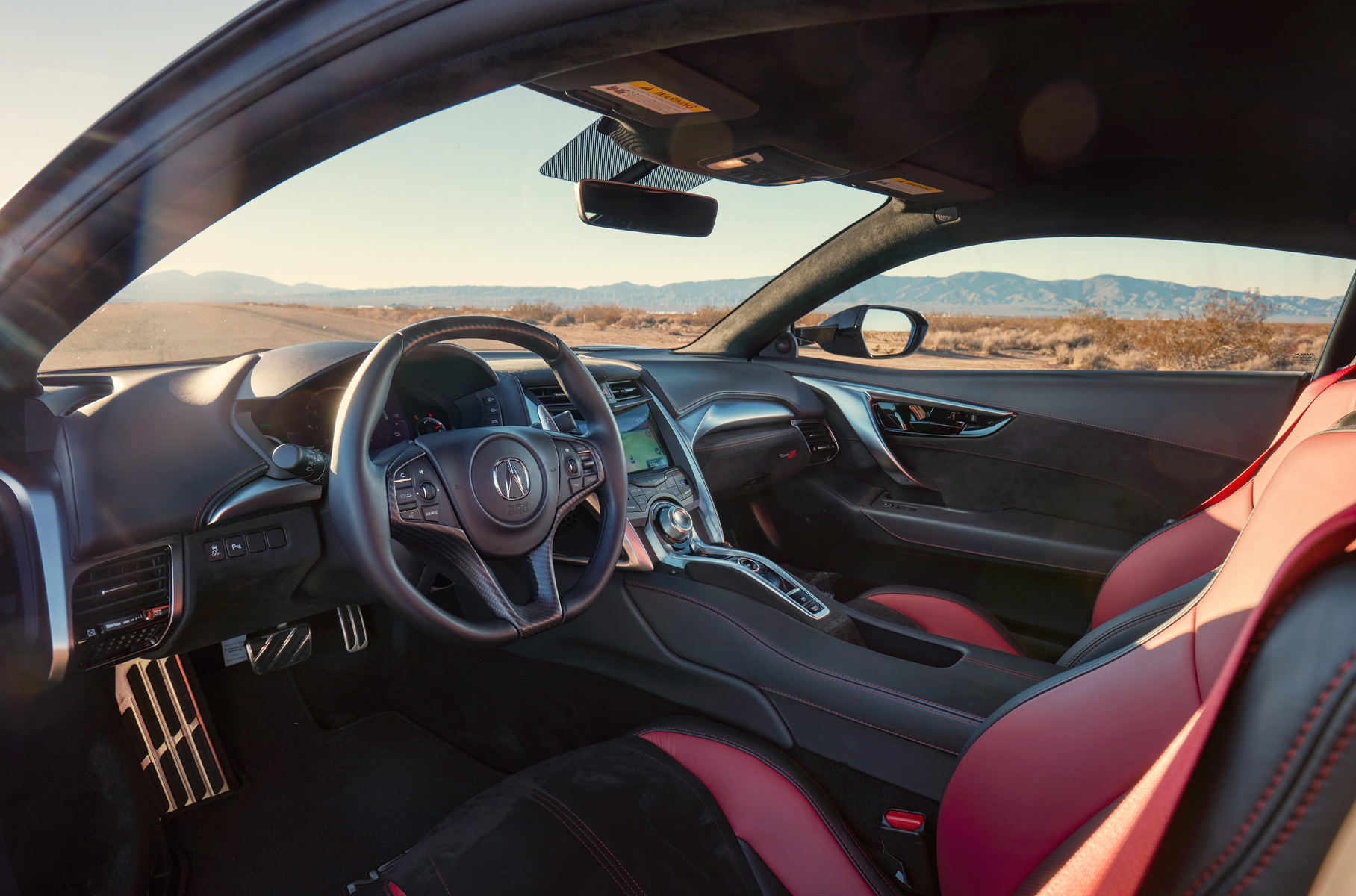 Суммарная отдача гибридной установки составляет 608 сил и 667 Нм вместо стандартных 581 силы и 644 Нм.