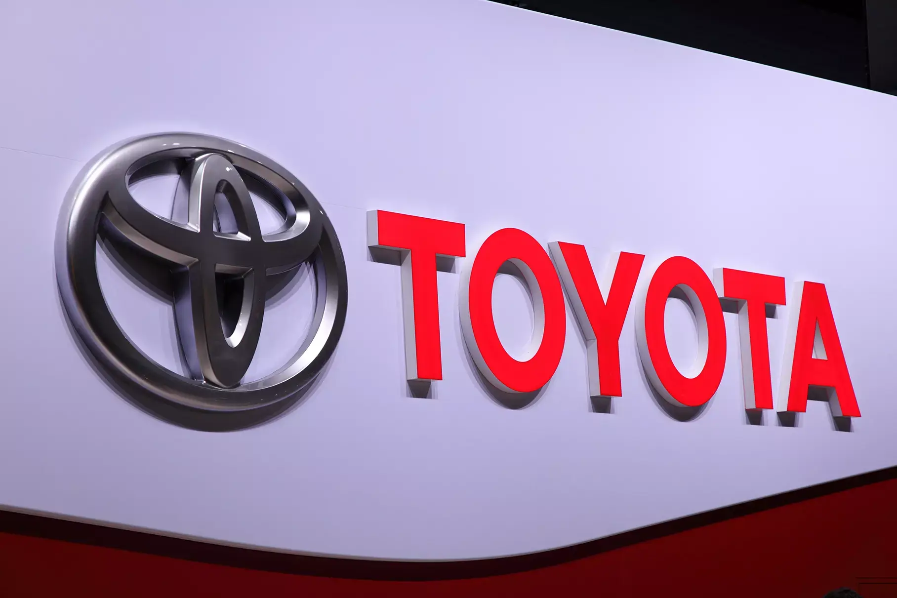 Новый президент компании Toyota взял курс на ускорение разработки электрокаров
