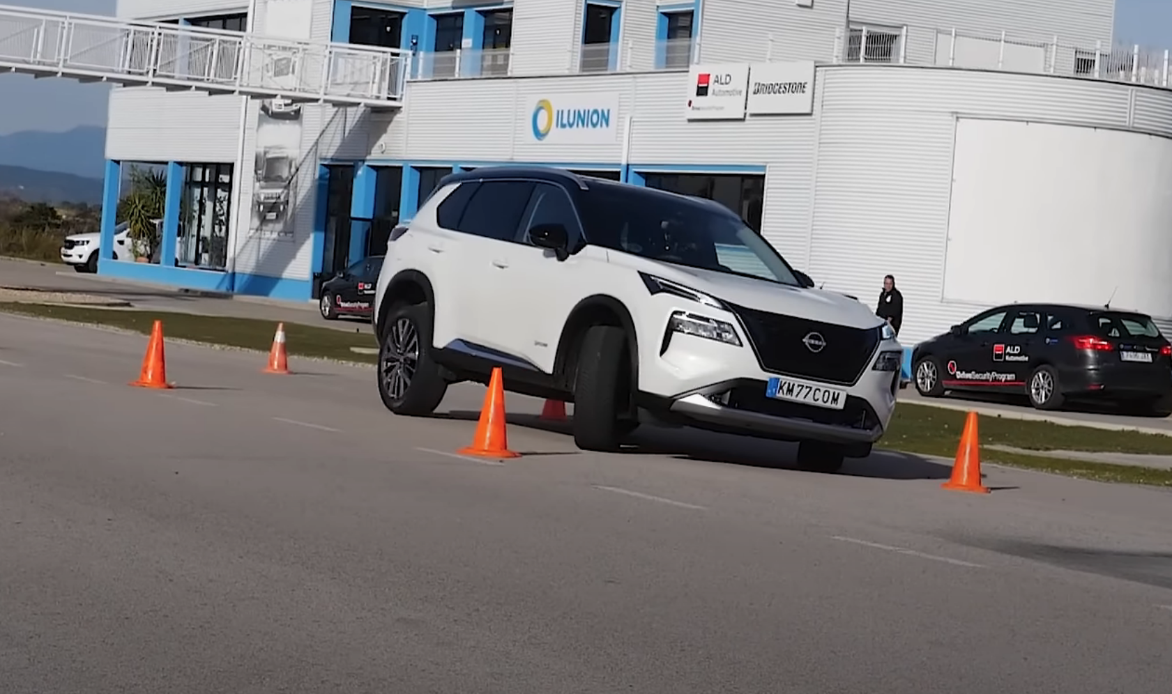 Журналисты испытали кроссовер Nissan X-Trail последнего поколения лосиным тестом