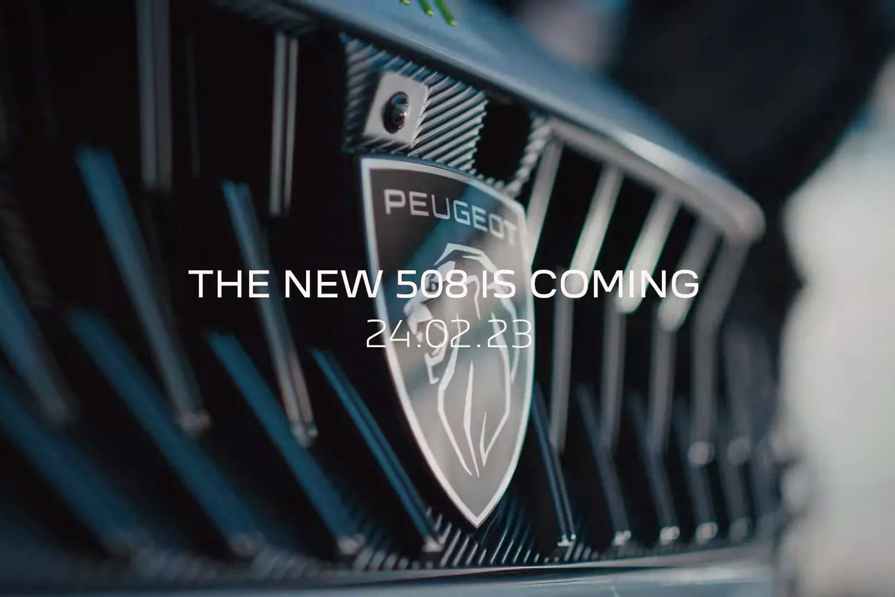 Обновленную модель Peugeot 508 частично рассекретили на видео